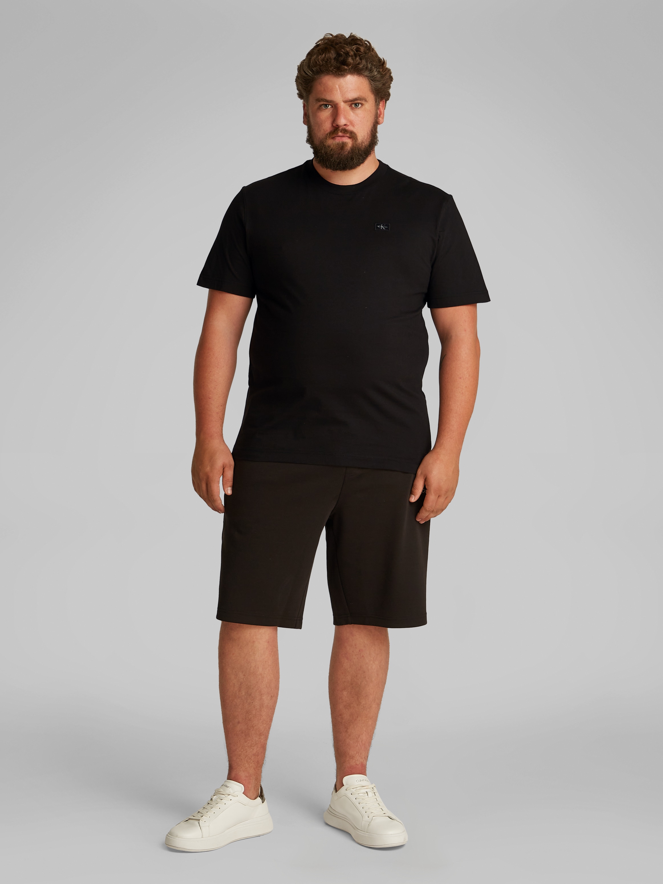 Calvin Klein Jeans Plus T-Shirt »PLUS WOVEN LABEL REGULAR TEE«, in grossen Grössen, mit kleinem Logo-Patch