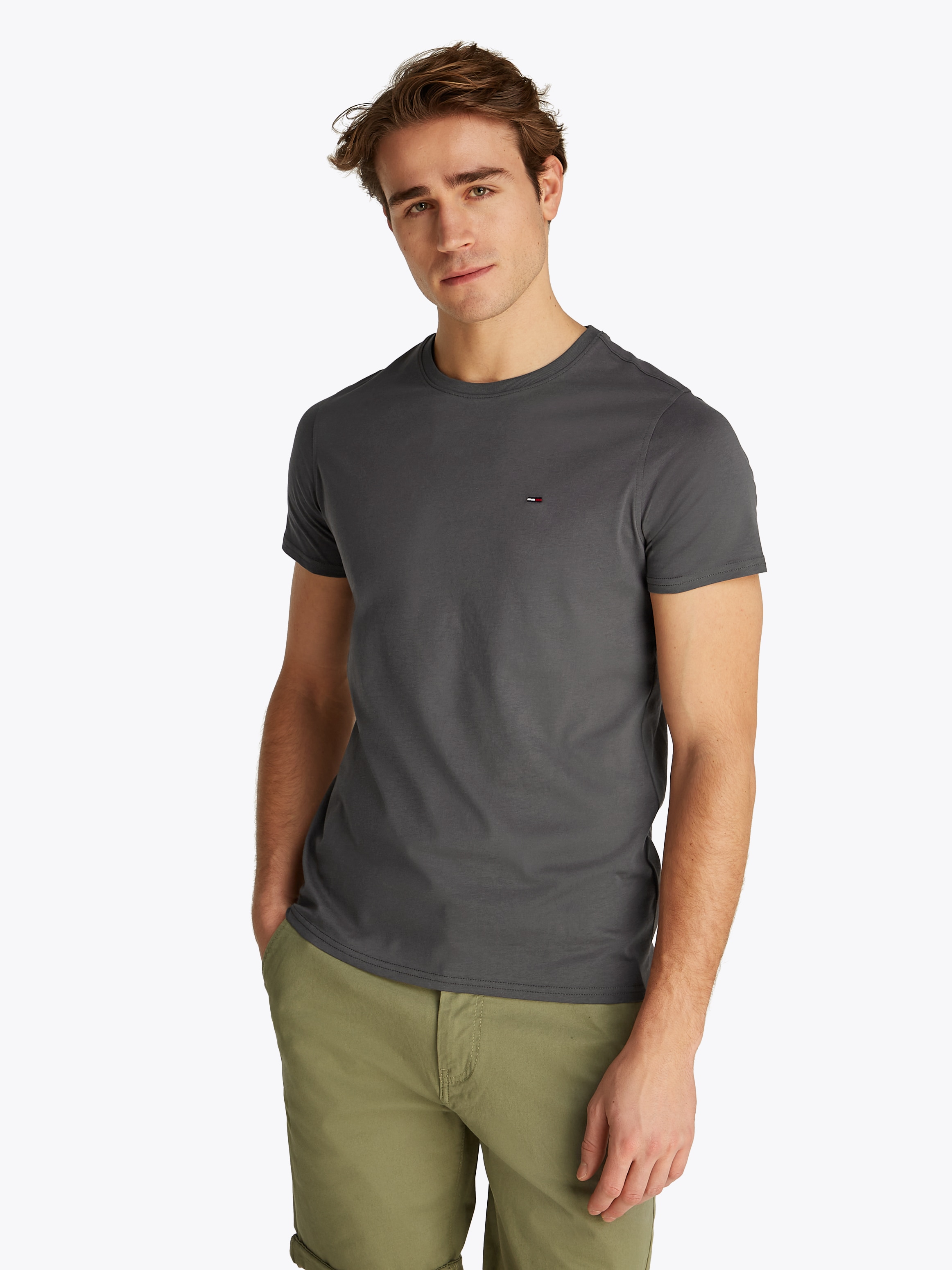 TOMMY JEANS T-Shirt »TJM ESSENTIAL SOLID TEE«, Regular Fit mit Rundhalsausschnitt und dezenter...