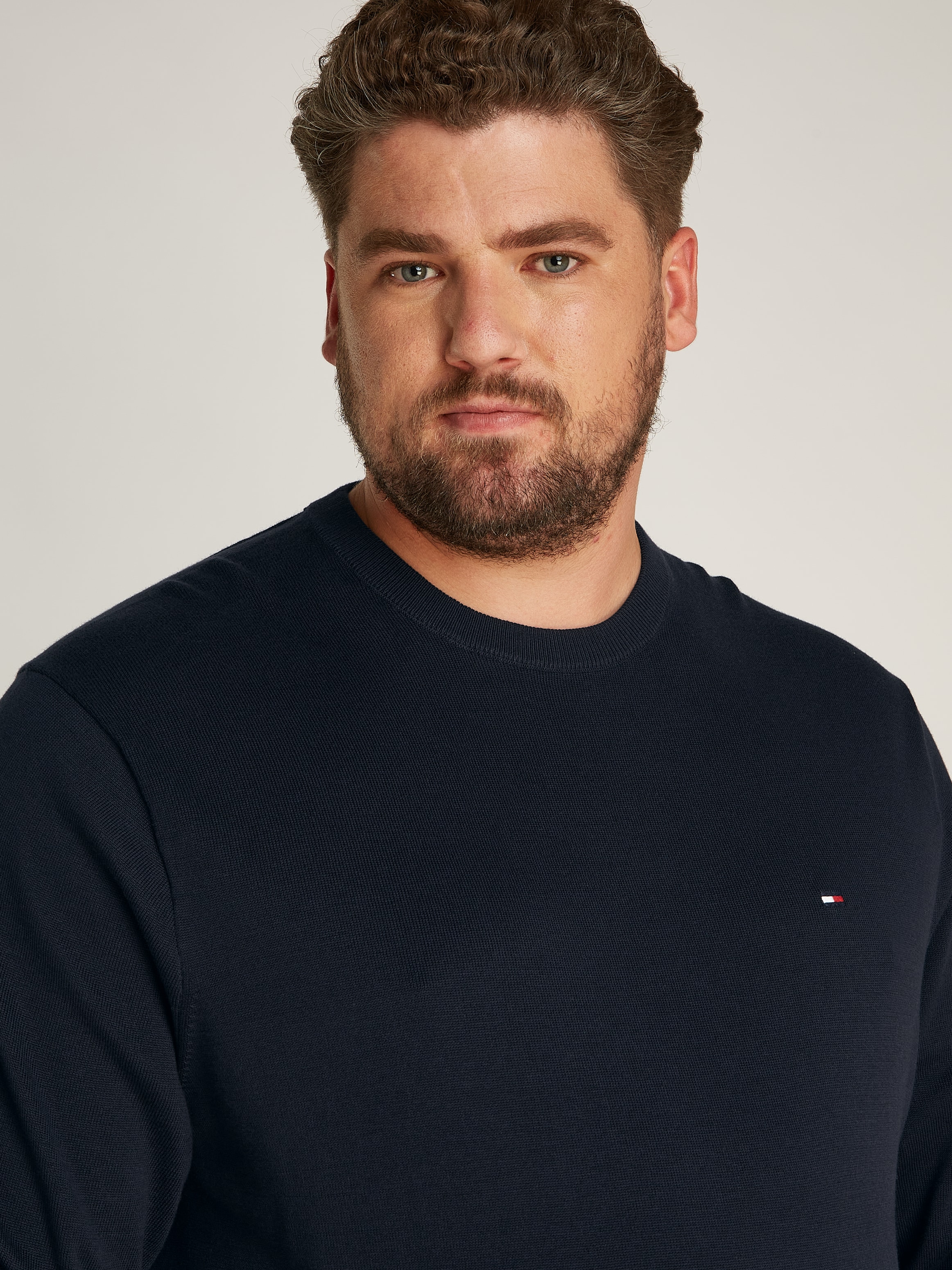 Tommy Hilfiger Big & Tall Rundhalspullover »BT-ESSENTIAL COTTON CREW NECK-B«, in Grossen Grössen, Logostickerei
