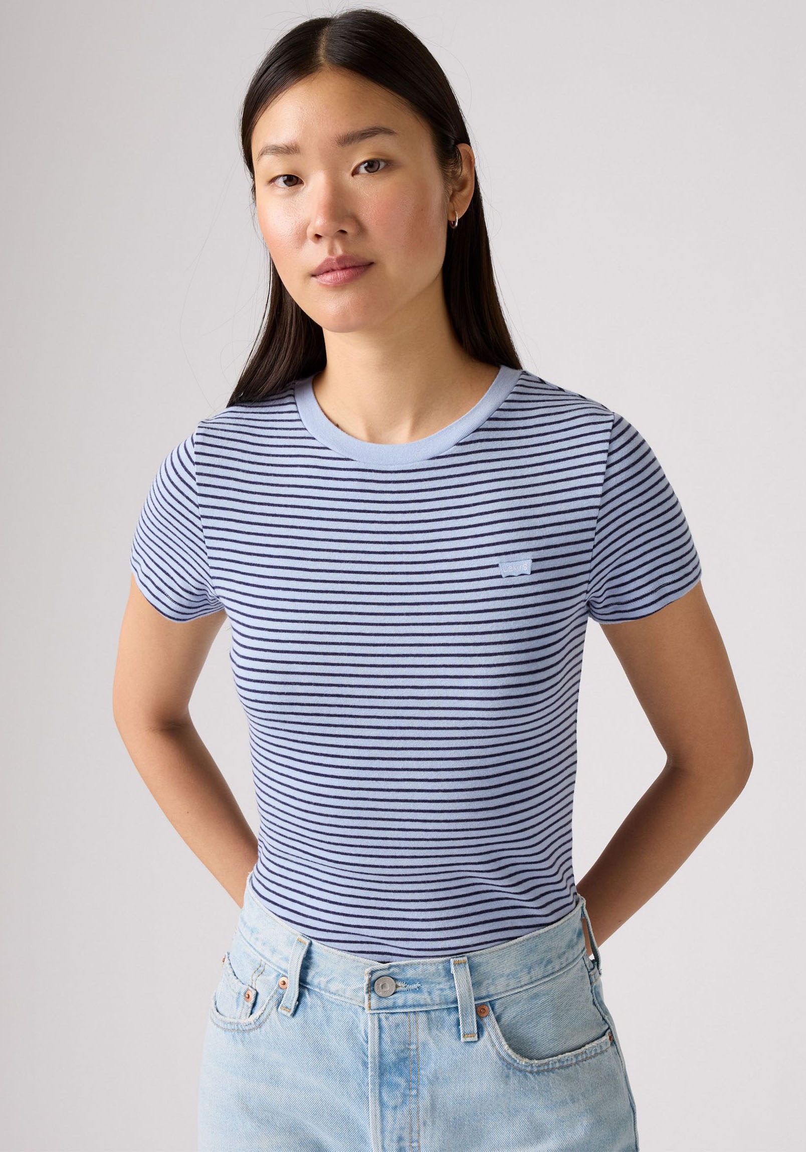 Levi's® T-Shirt »ESSENTIAL HM SS TEE« Taillierter Schnitt