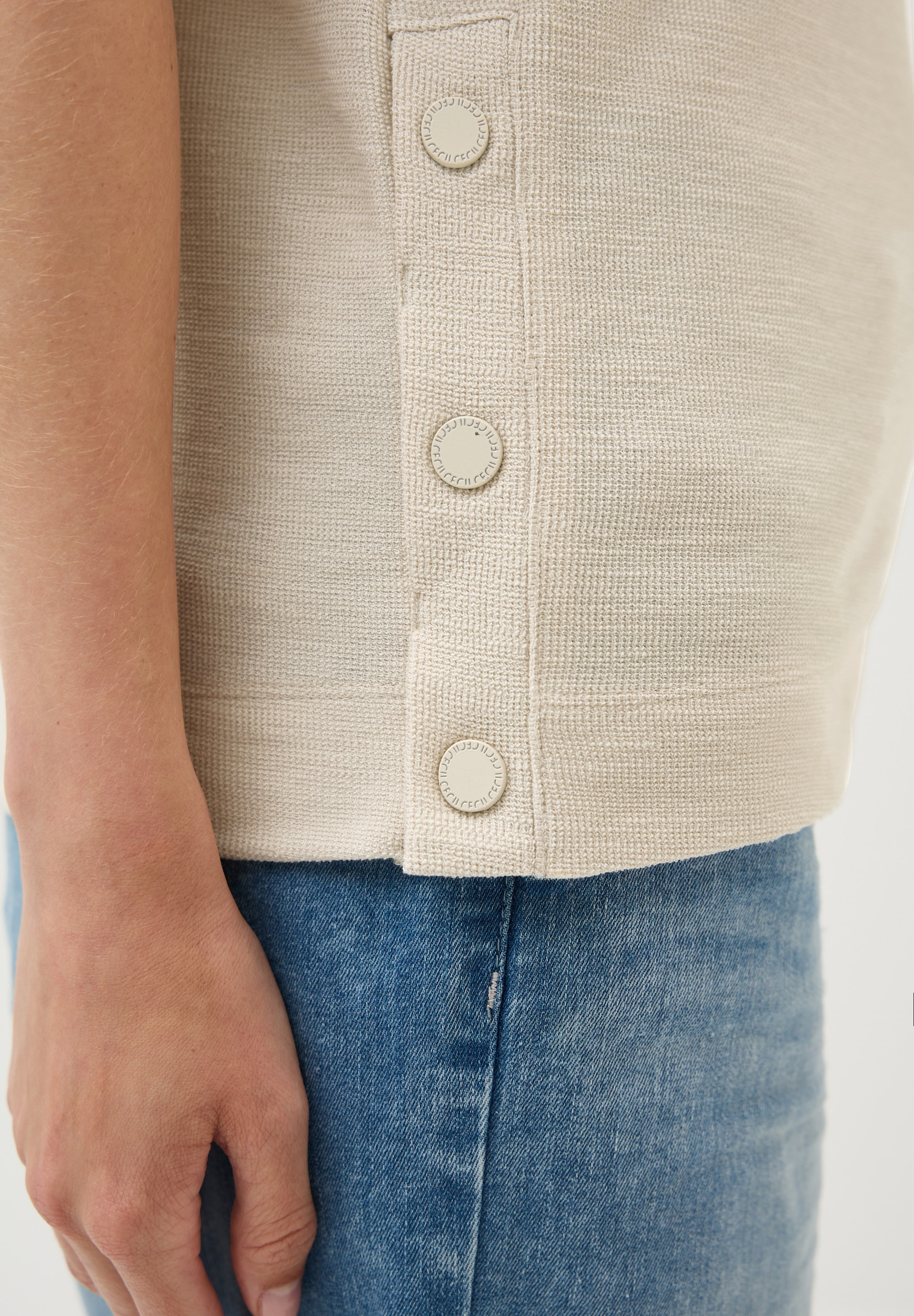 Cecil Rundhalsshirt, mit seitlichen Knopfdetails