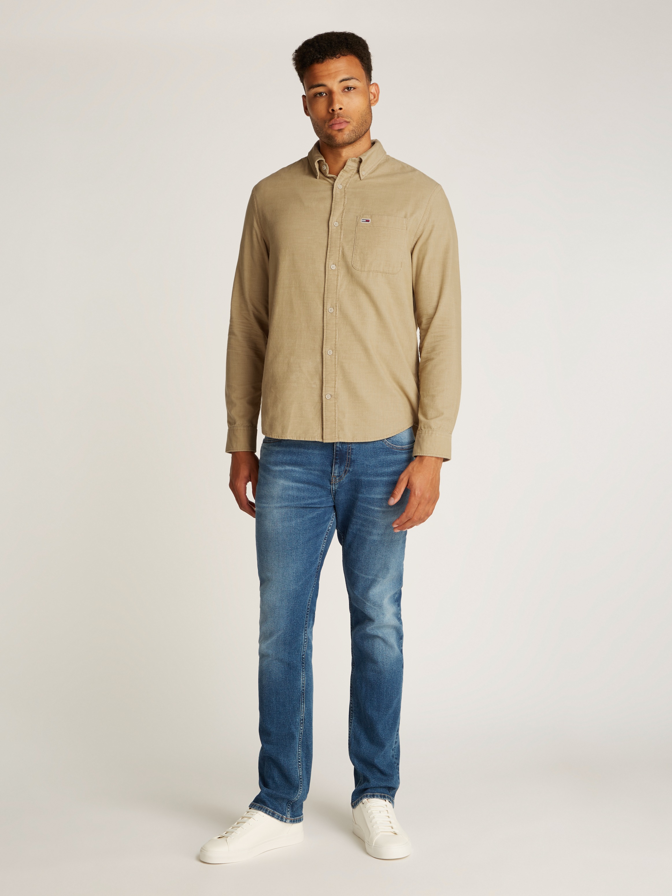 Tommy Jeans Hemdjacke »TJM ENTRY CORD SHIRT EXT«, mit Brusttasche und Logostickerei