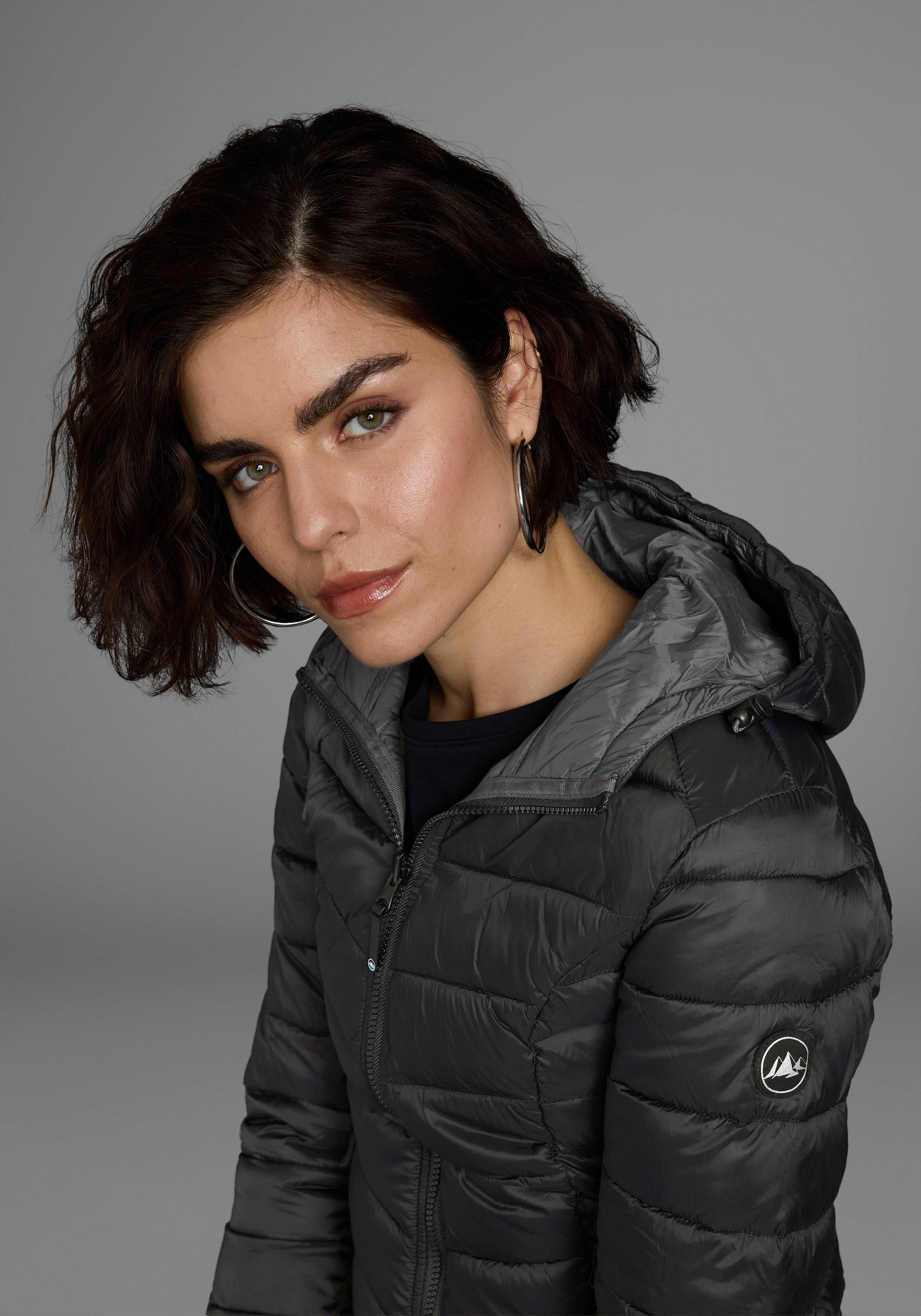 Polarino Steppjacke, mit Kapuze, für kühle Tage, aus leichtem Webmaterial, wasserabweisend