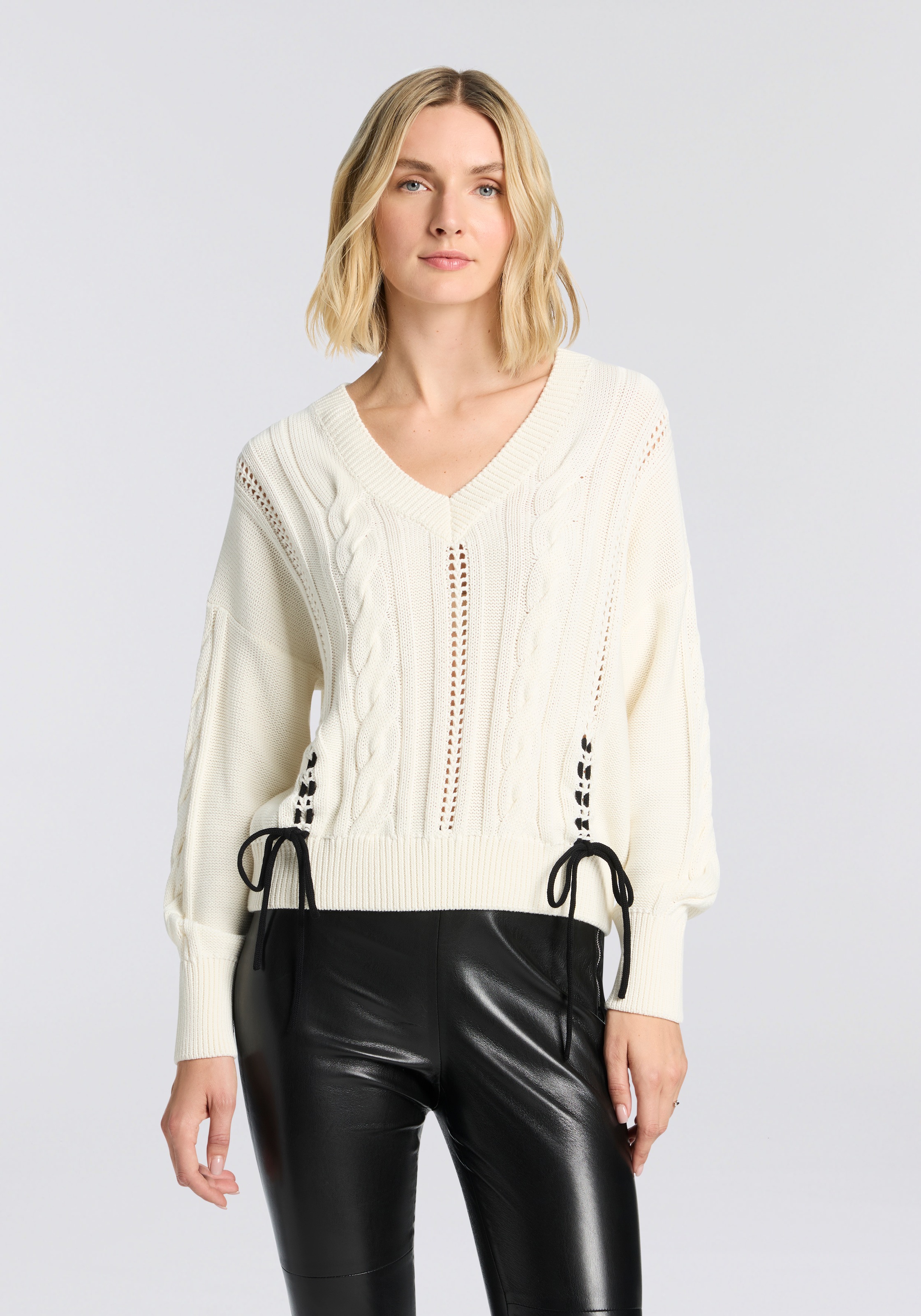 BOSS ORANGE Strickpullover »Fangallo Premium Damenmode« mit Kordel-Details, V-Ausschnitt