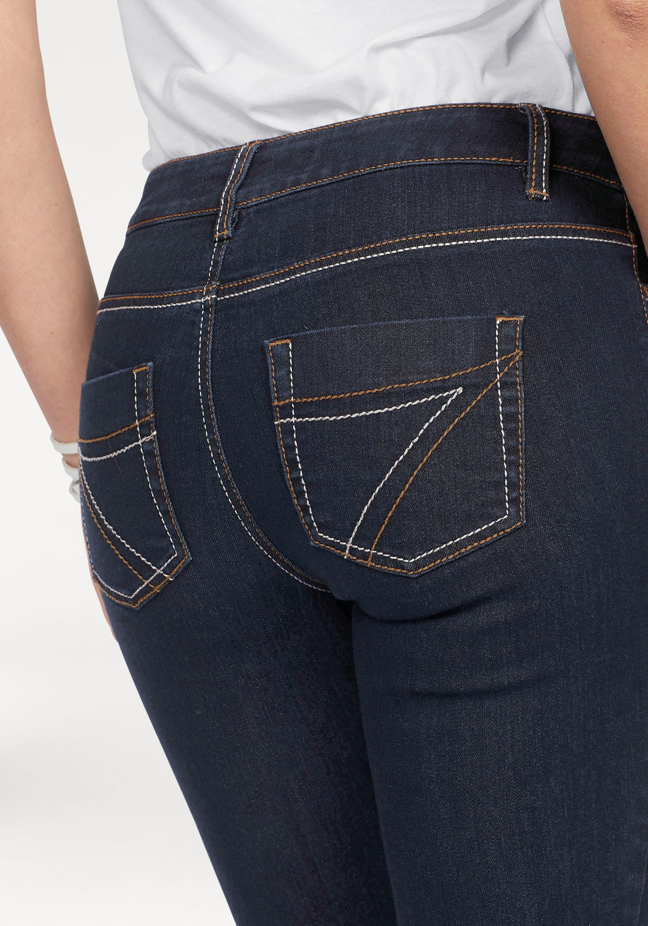 Arizona Bootcut-Jeans »mit Kontrastnähten«, normale Leibhöhe, Bootcut, 5-Pocket-Style, dunkle Waschung