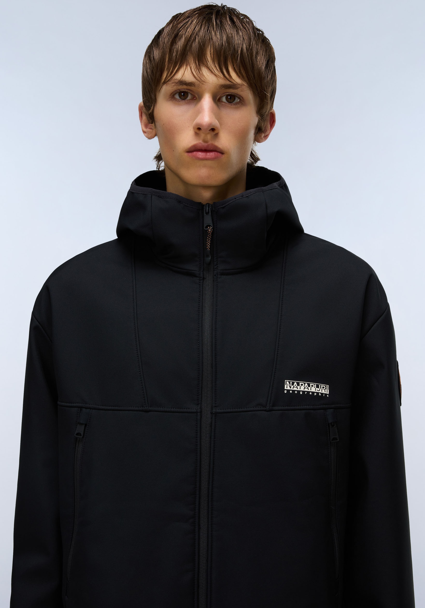 Napapijri Softshelljacke »BIOIS«, mit Kapuze, Reissverschlusstaschen, normale Passform