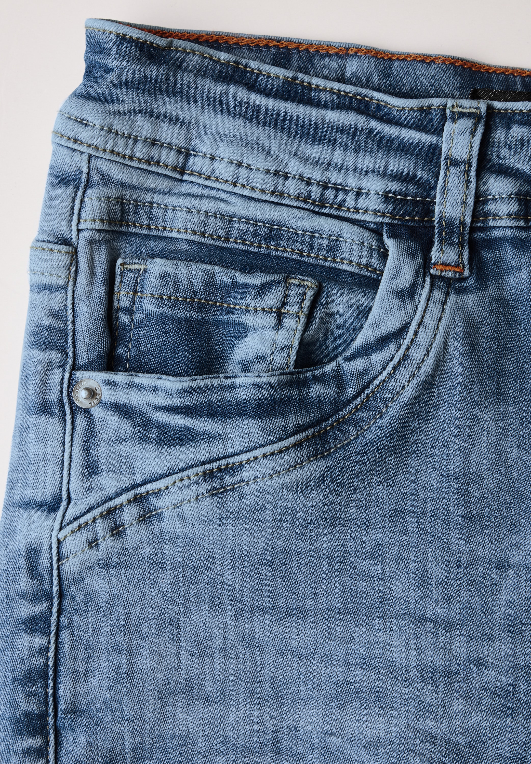 Cecil Slim-fit-Jeans »Style Vicky«, in hellblauer Denim Waschung