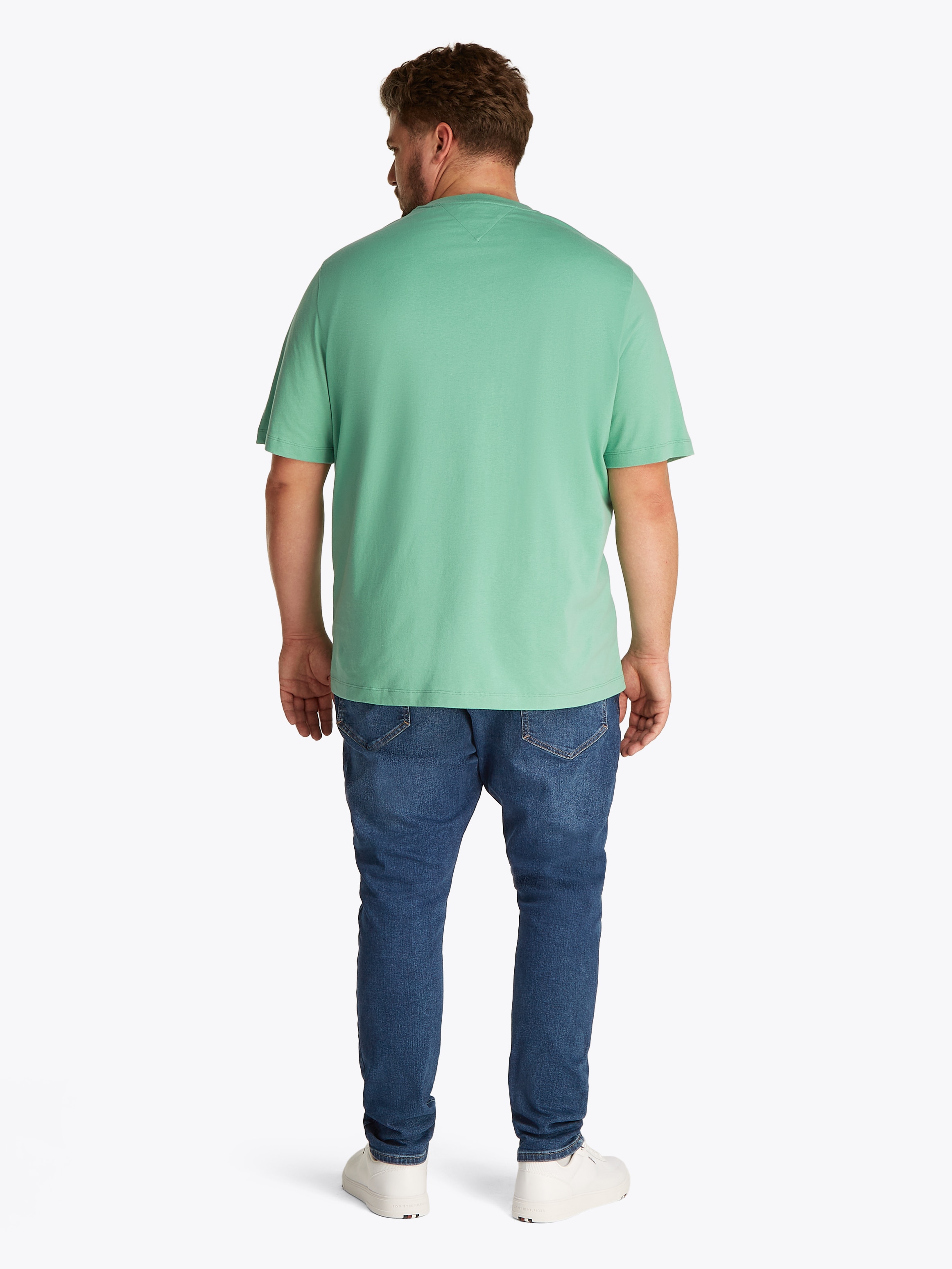 Tommy Hilfiger Big & Tall Rundhalsshirt »BT-ESSENTIAL SOLID POCKET TEE-B«, in Grosse Grössen, Logostickerei