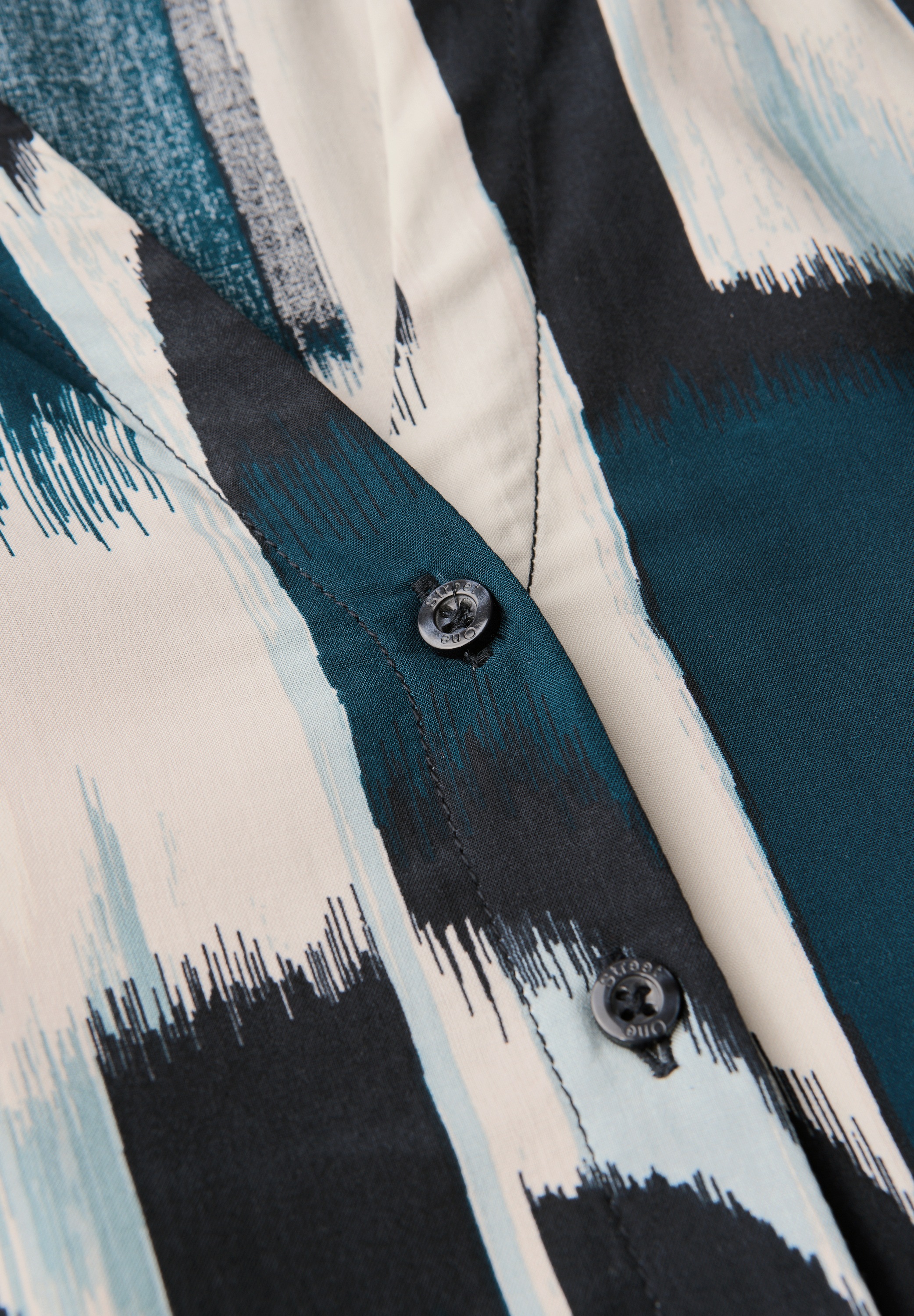 STREET ONE Volantkleid, mit grafischem Allover-Muster