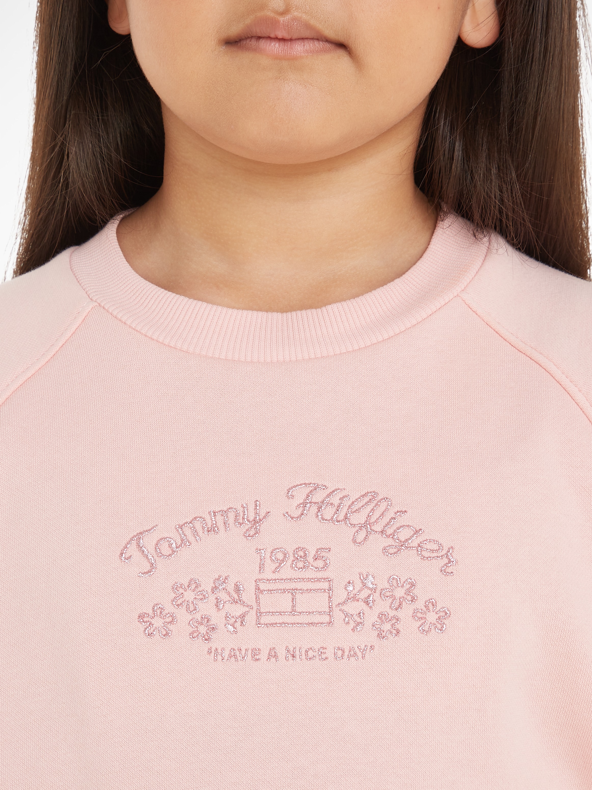 Tommy Hilfiger Sweatshirt »EMB FLOWER FLEECE CREWNECK«, Kinder bis 16 Jahre mit Logostickerei