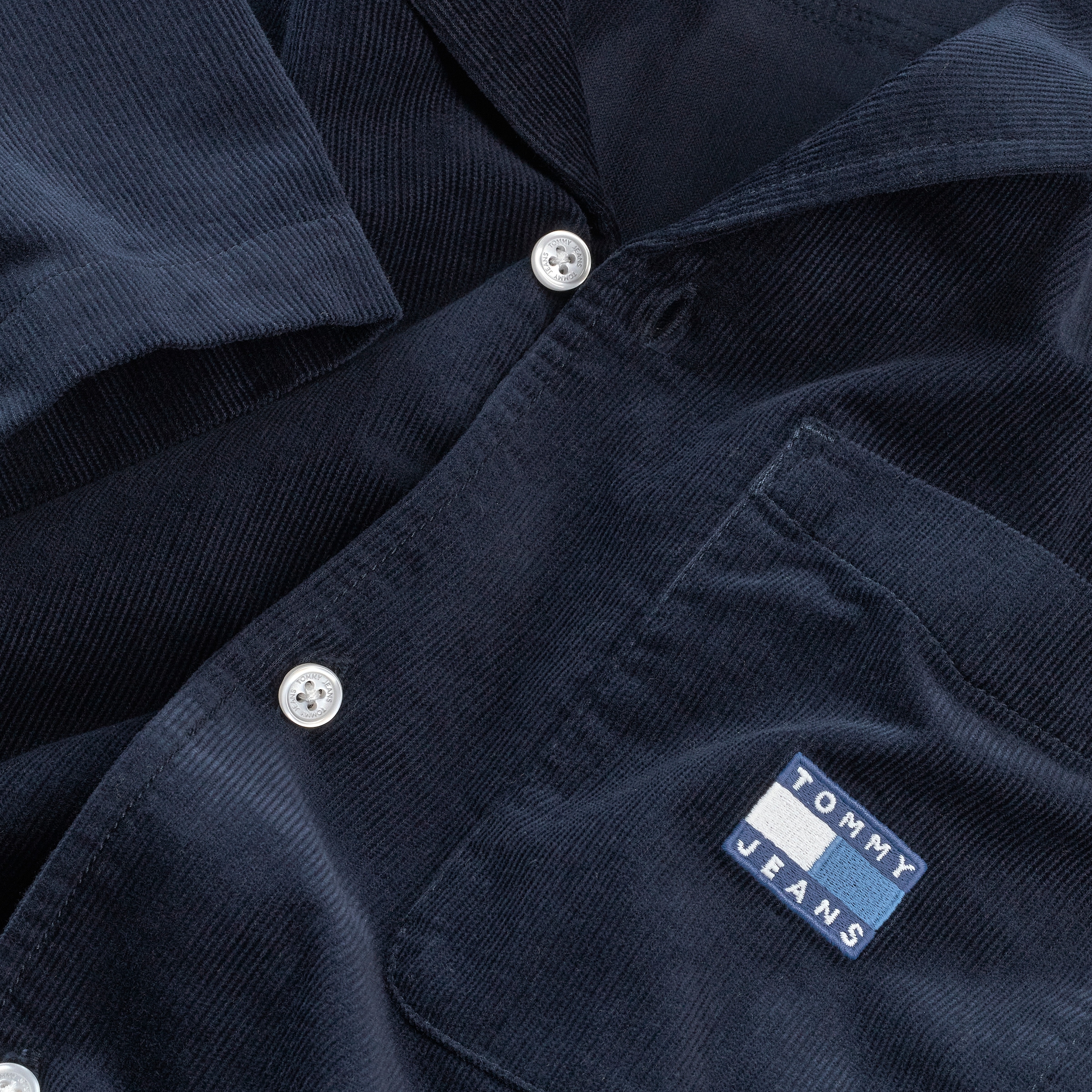 Tommy Jeans Kurzarmhemd »TJM CORD REG CAMP SHIRT«, Mit Rundhalsausschnitt