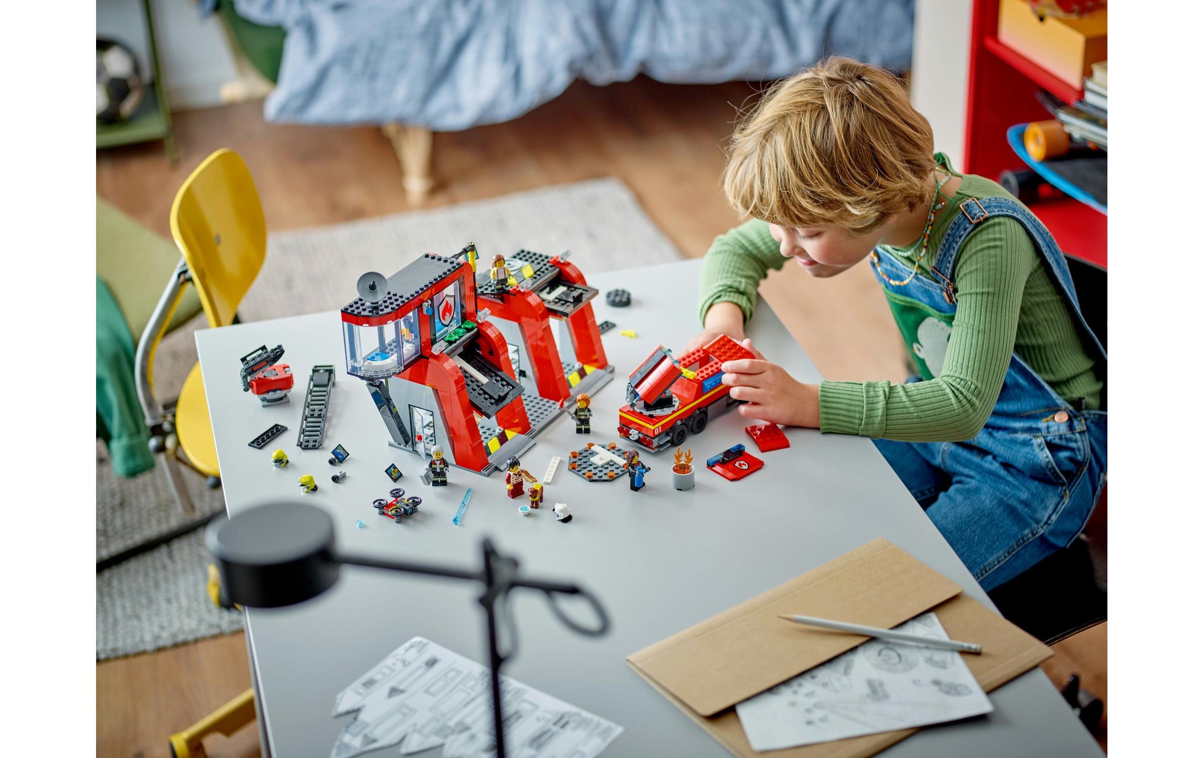 LEGO® Spielbausteine »Feuerwehrstation mit Drehleiterfahrzeug 60414«, (843 St.)