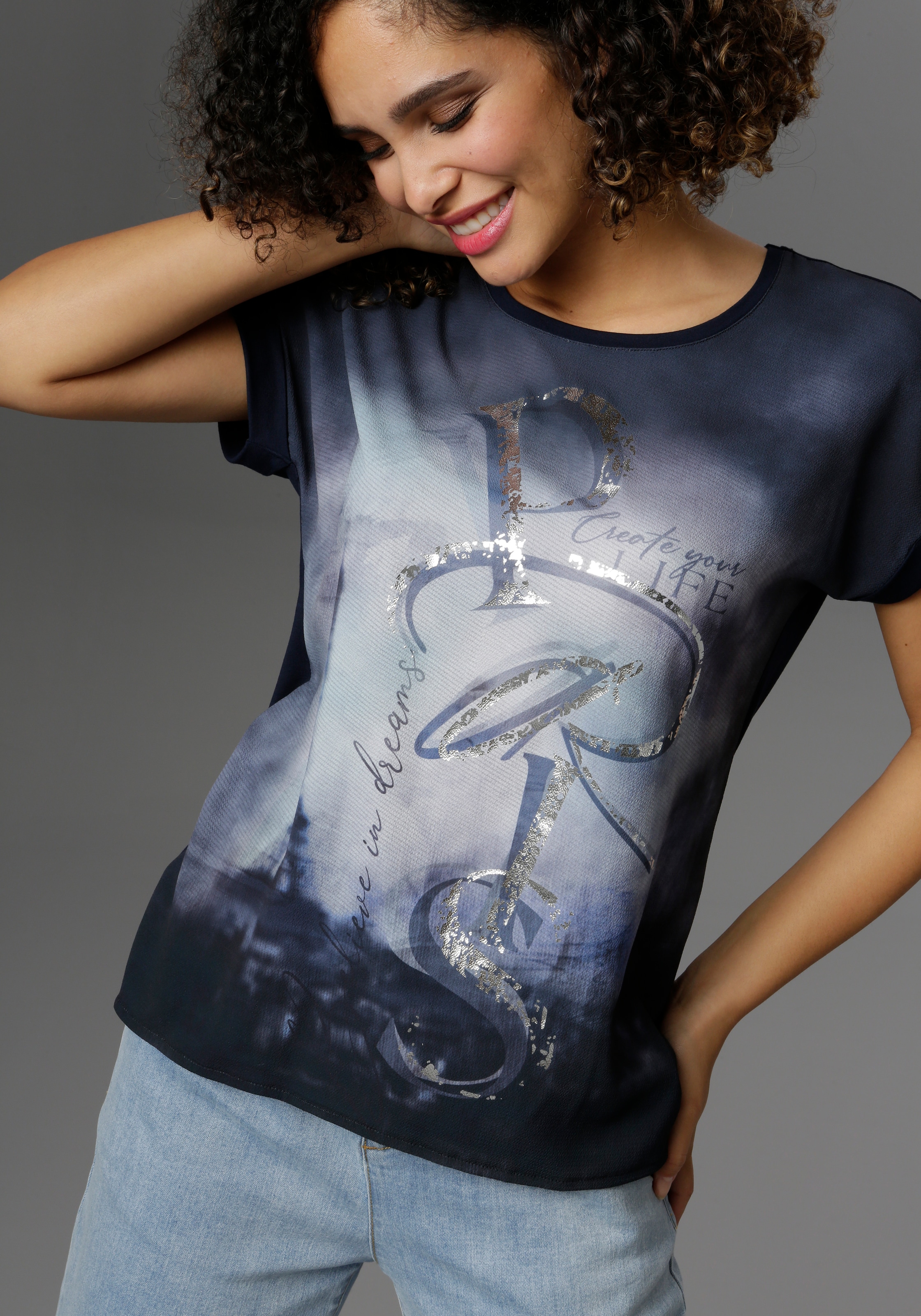 Aniston SELECTED Blusenshirt, mit glänzendem bei online Schweiz Folienprint Jelmoli-Versand bestellen