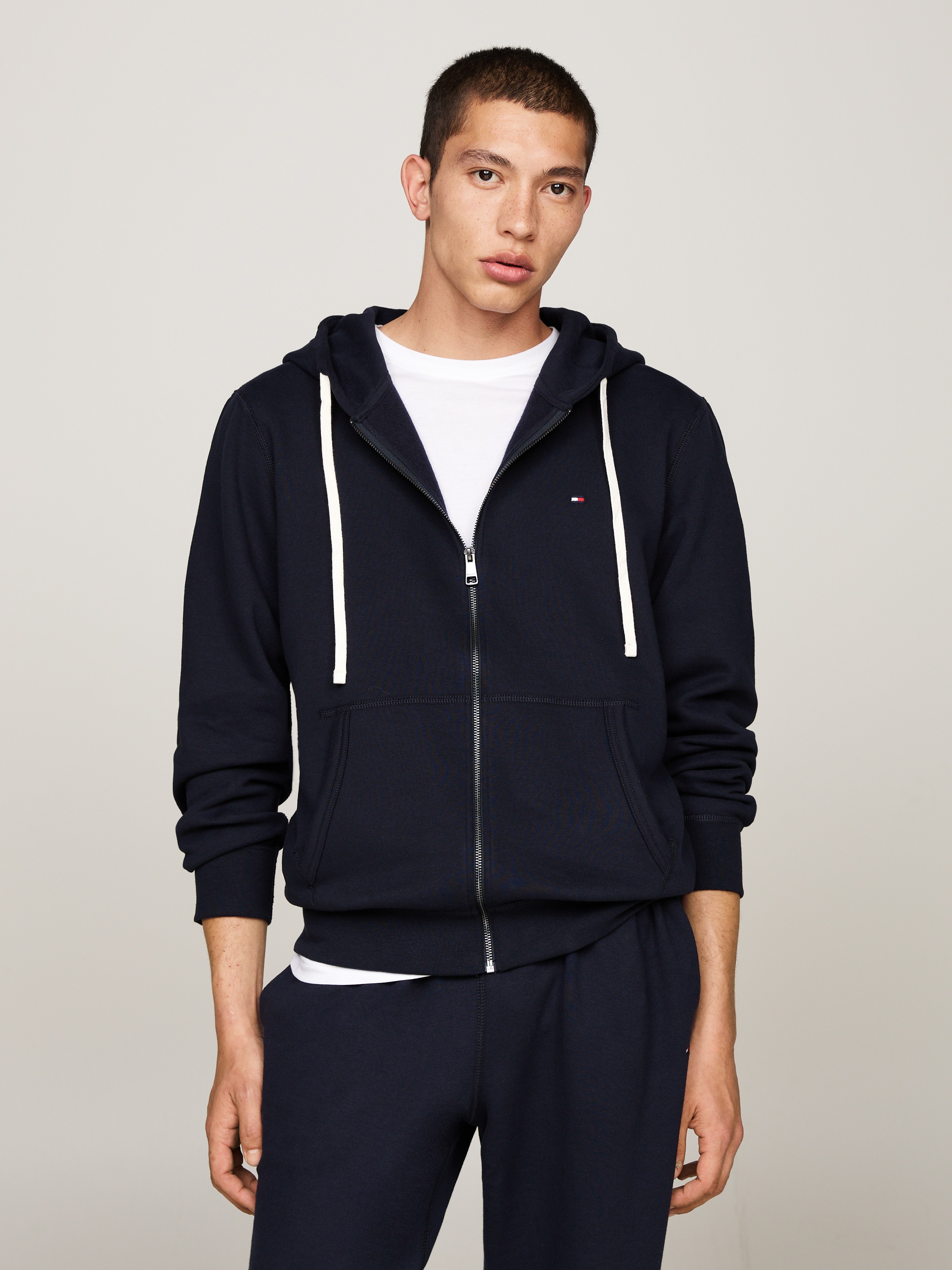 Tommy Hilfiger Kapuzensweatjacke "ESSENTIAL FLEECE ZIP THROUGH" kleine Logostickerei