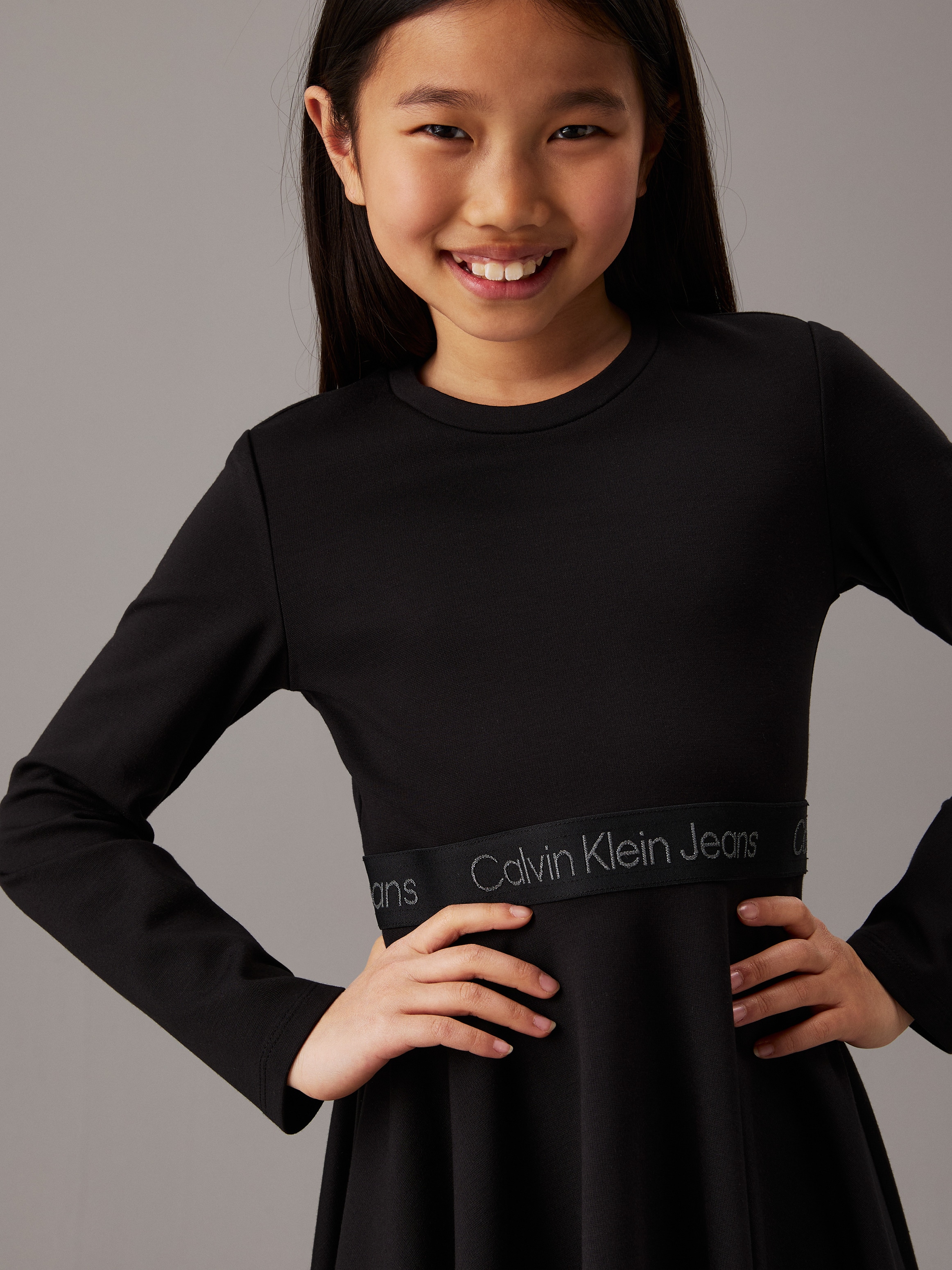Calvin Klein Jeans Midikleid »Ls Logo Tape Punto Dress«, für Kinder bis 16 Jahre und mit Logoschriftzug