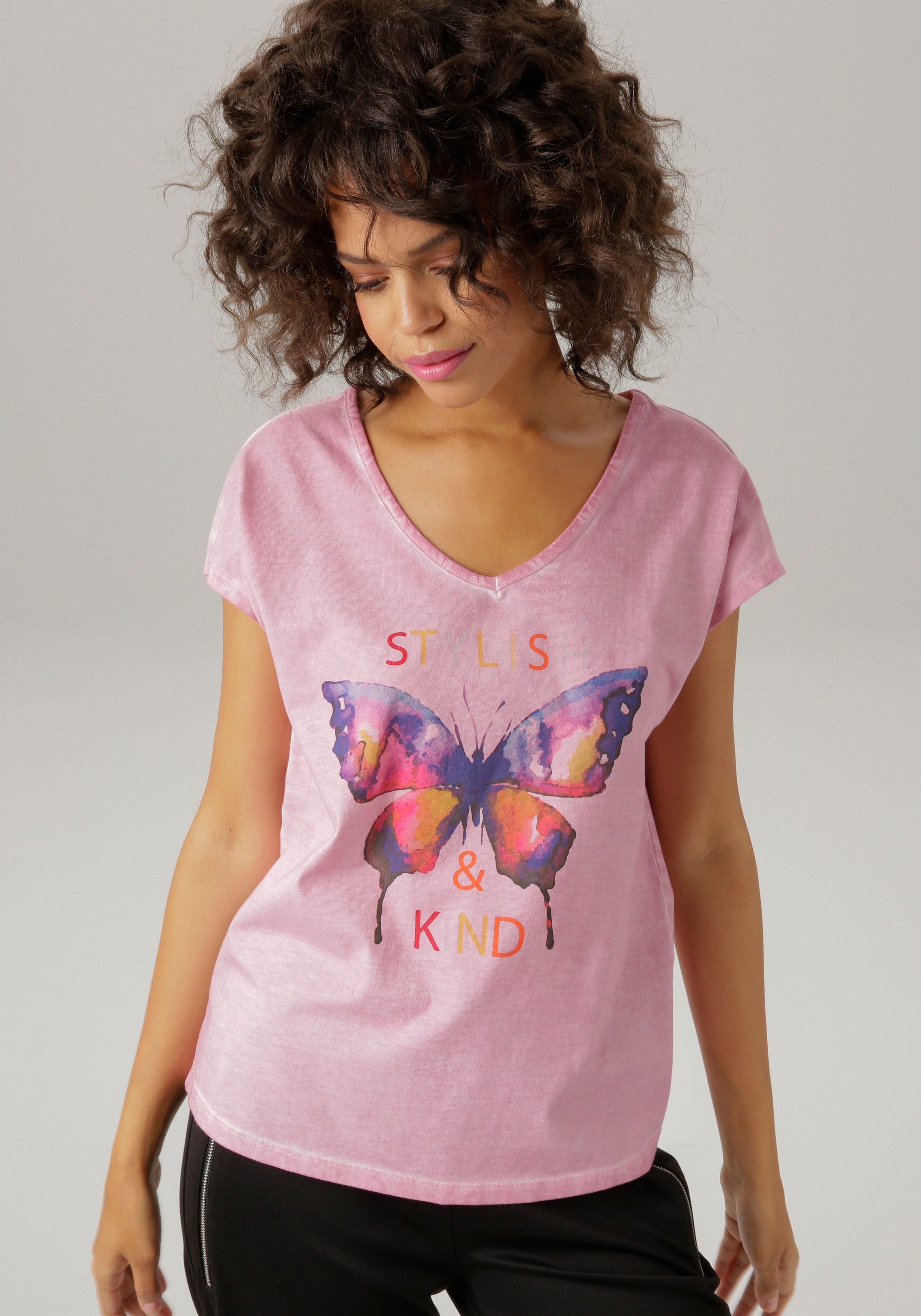 Schmetterling CASUAL shoppen online Schriftzug T-Shirt, | batikfarbigem Jelmoli-Versand und Aniston mit