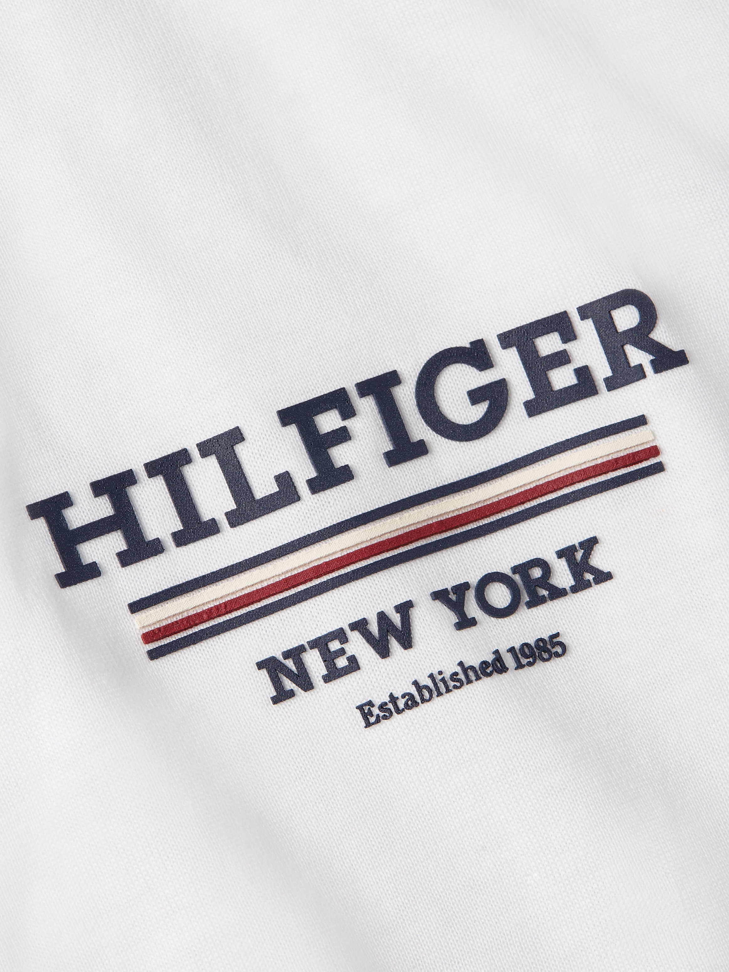 Tommy Hilfiger T-Shirt »HILFIGER GLOBAL STRIPE TEE«, kontrastfarbener Print auf de Brust