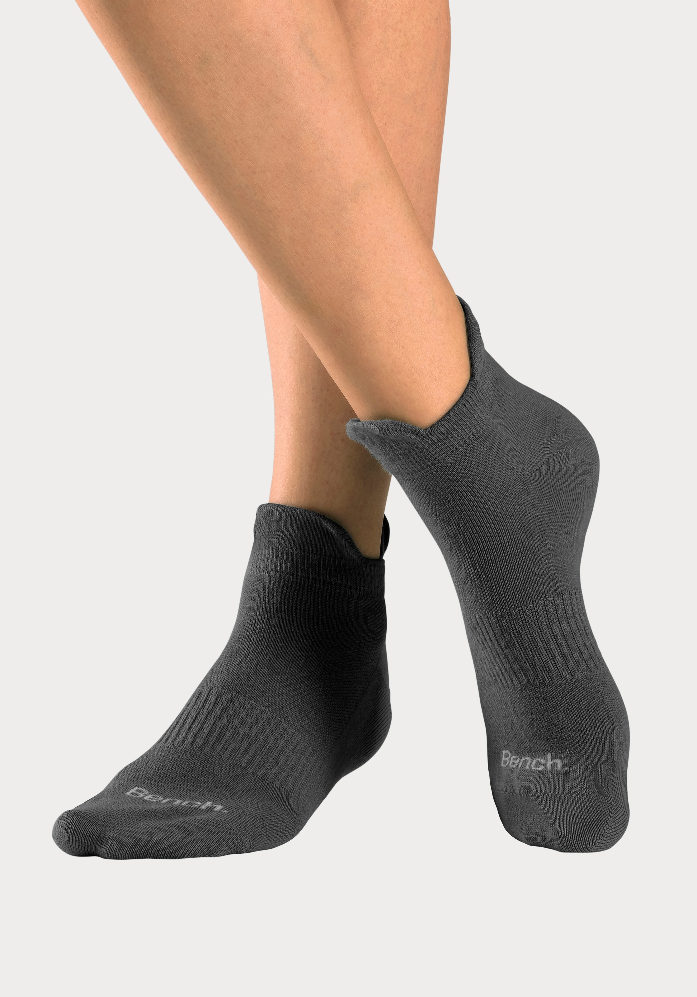 Bench. Sneakersocken, (Packung, 6 Paar), mit feiner Mesh Konstruktion und Mittelfussgummi