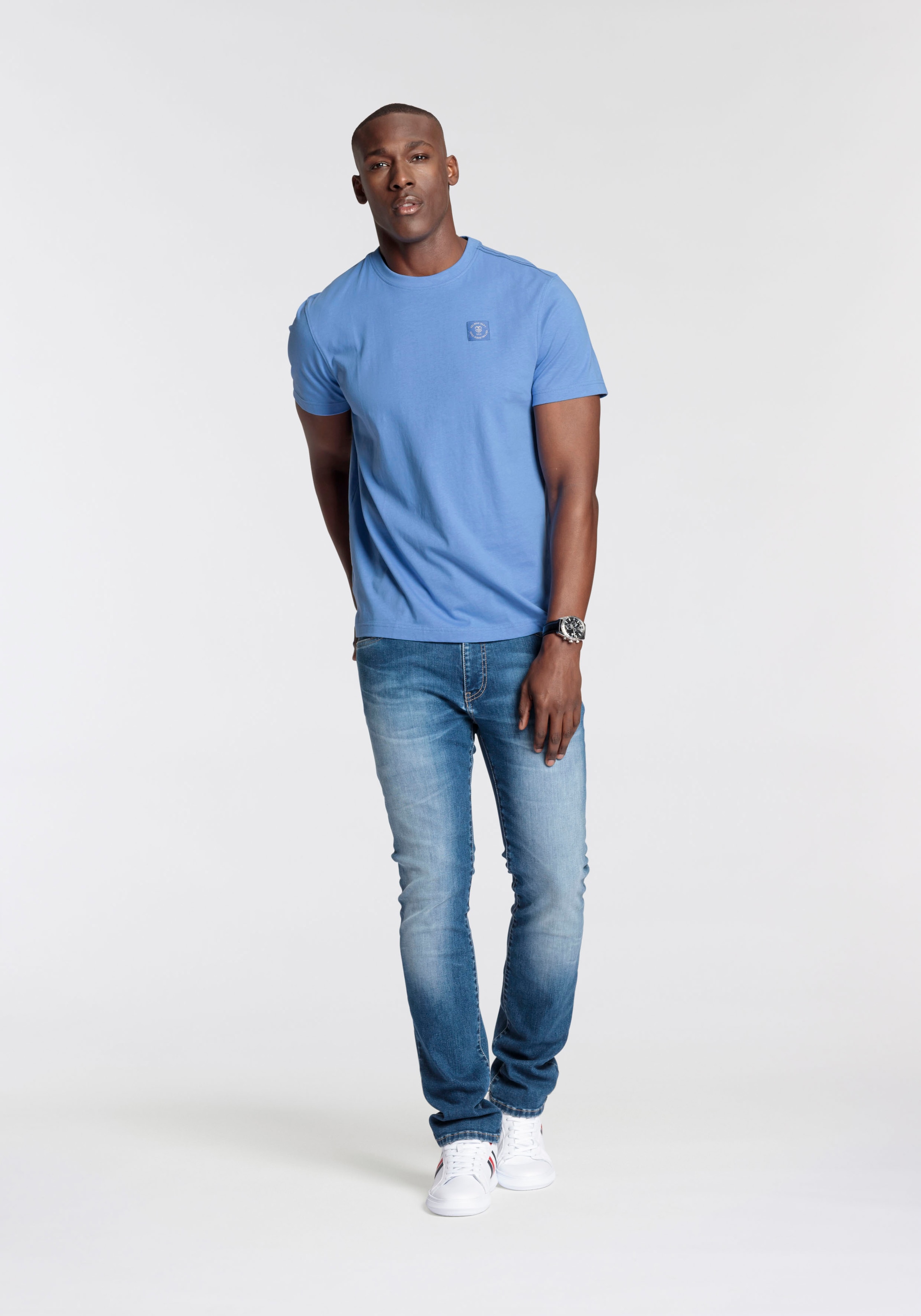DELMAO Rundhalsshirt, Kurzarm, Regular Fit, basic, aus 100% Baumwolle