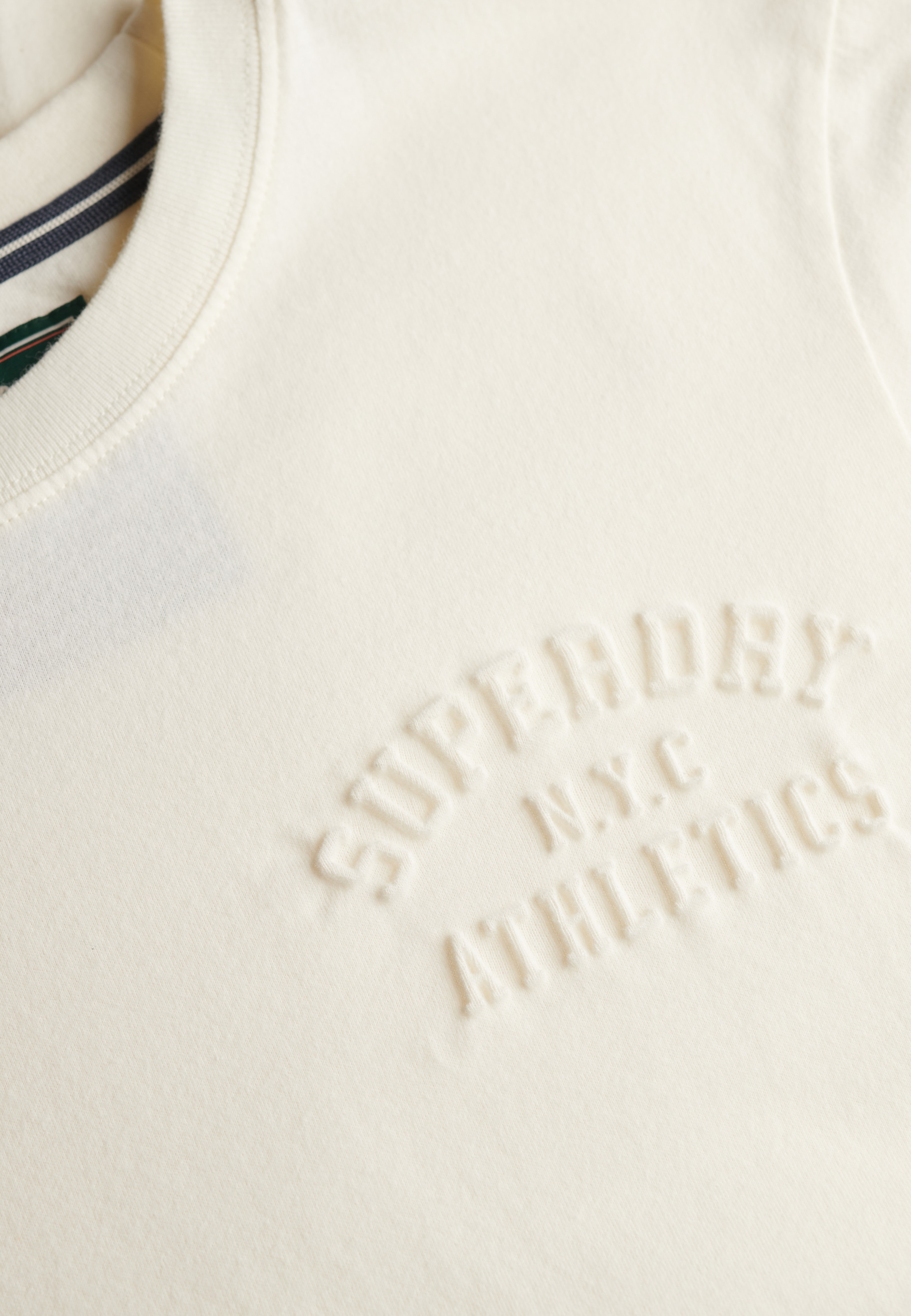 Superdry Rundhalsshirt »ATHLETIC EMBOSS RELAXED TEE«