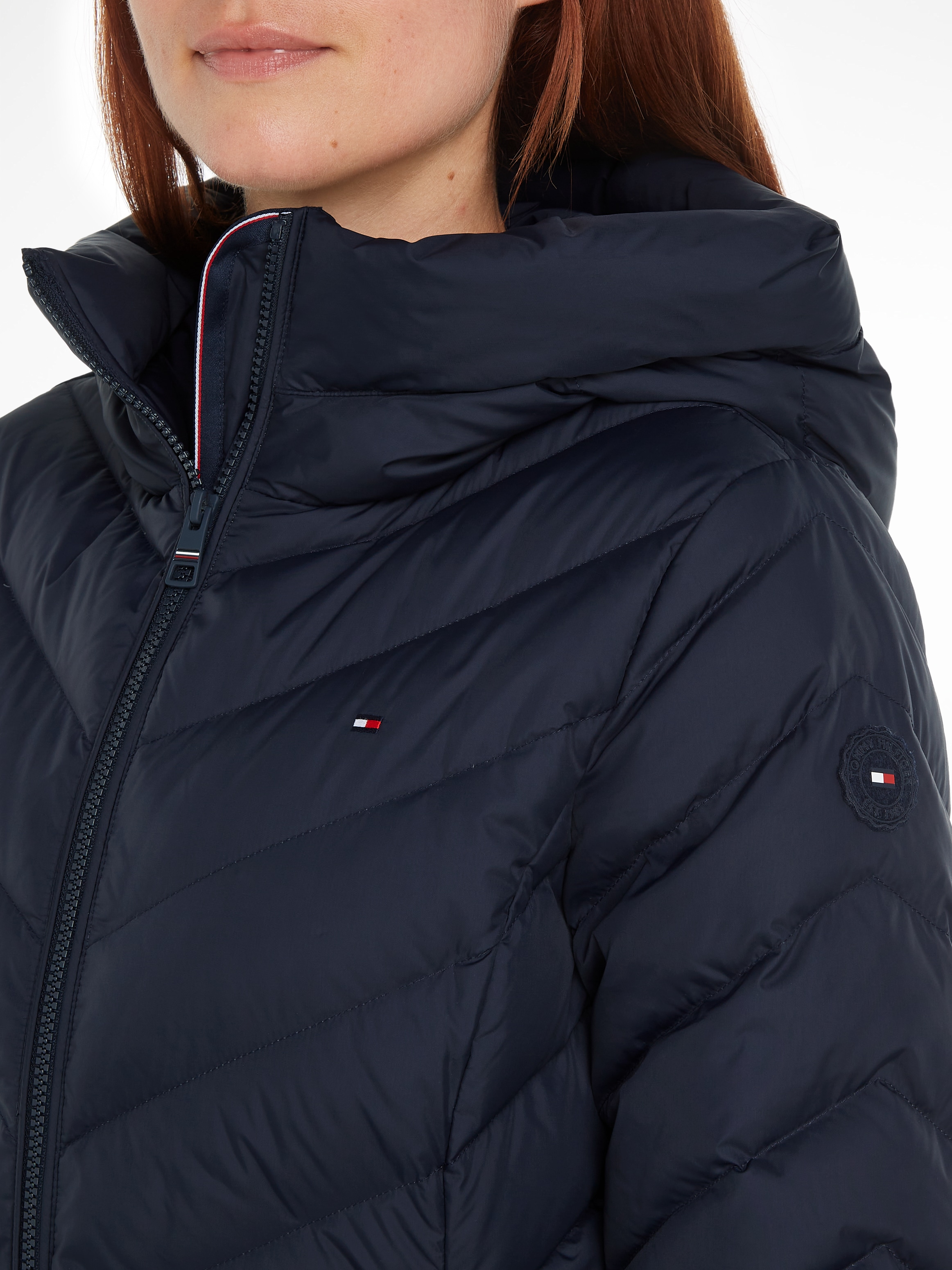 Tommy Hilfiger Steppmantel »CHEVRON MW PADDED COAT«, mit mittelstarker Wattierung und Tommy Hilfiger Markenlabel