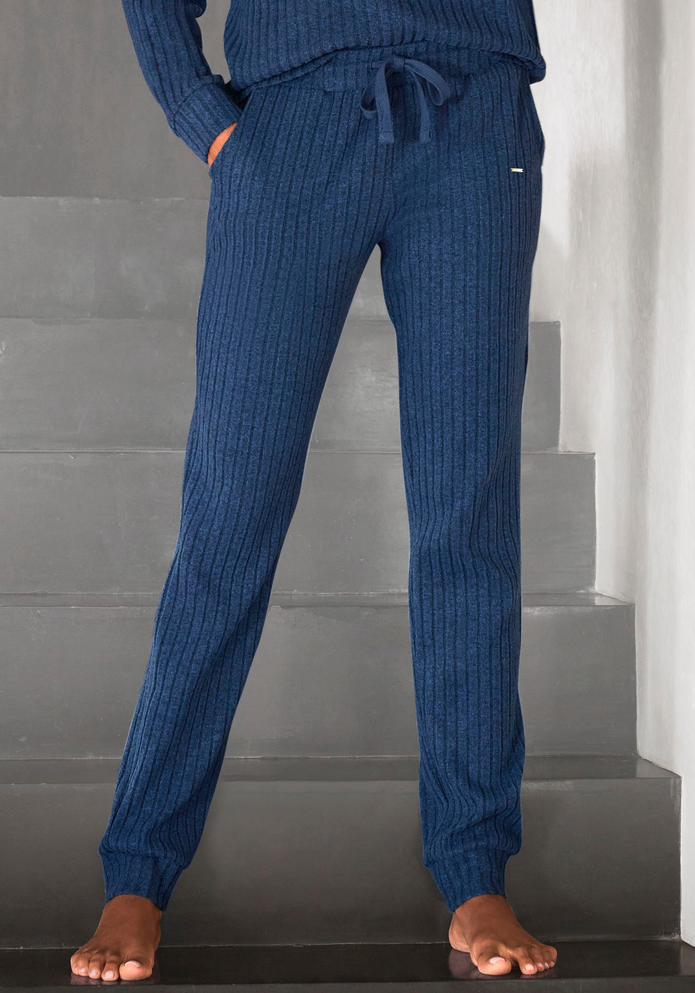 LASCANA Homewearhose »/Loungehose / Strickhose«, praktischen Taschen, Loungewear