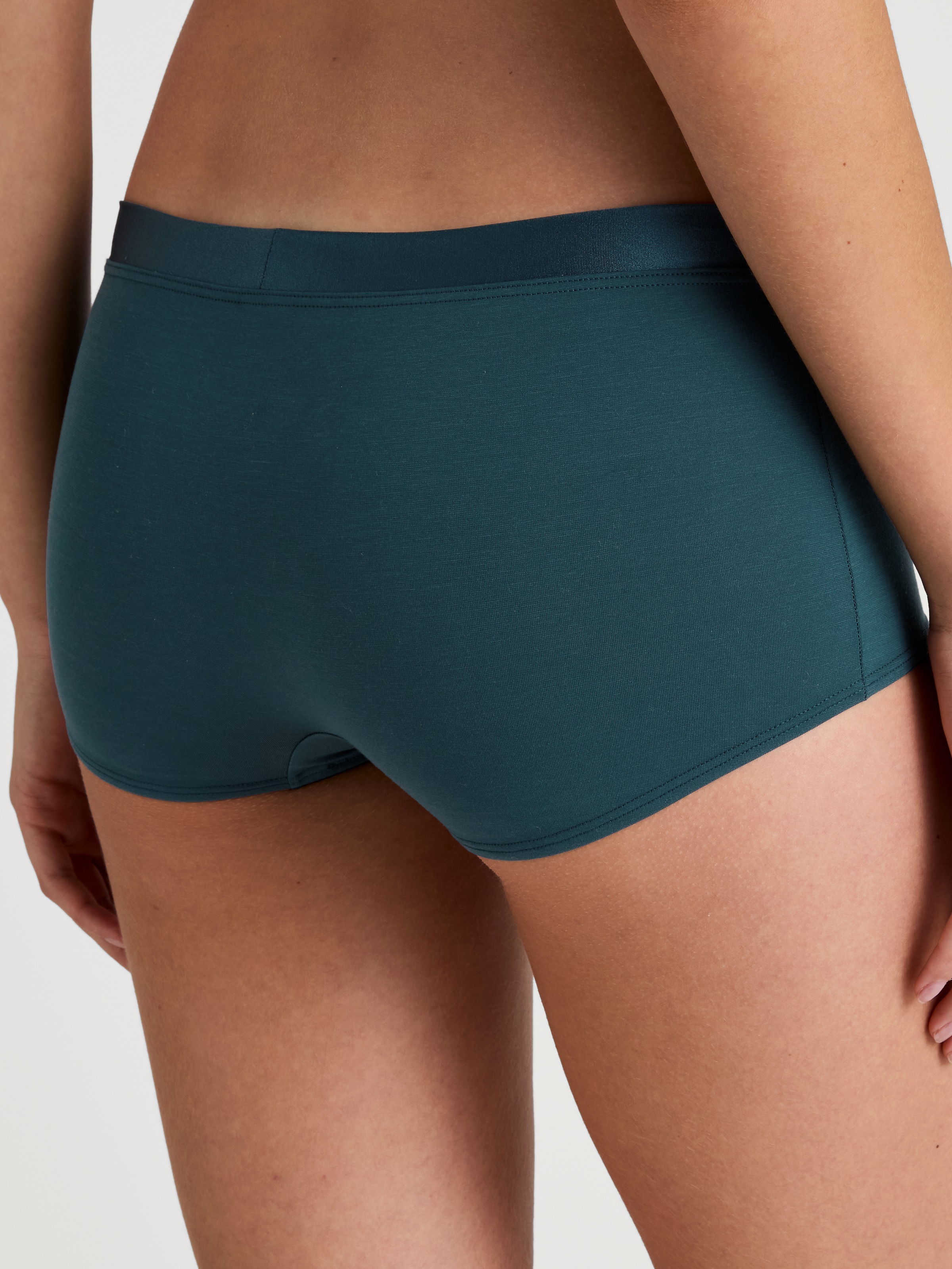 CALIDA Panty »Cate« mit Satinblenden, Single Jersey-Qualität, elastisch, Low-Cut, elegant