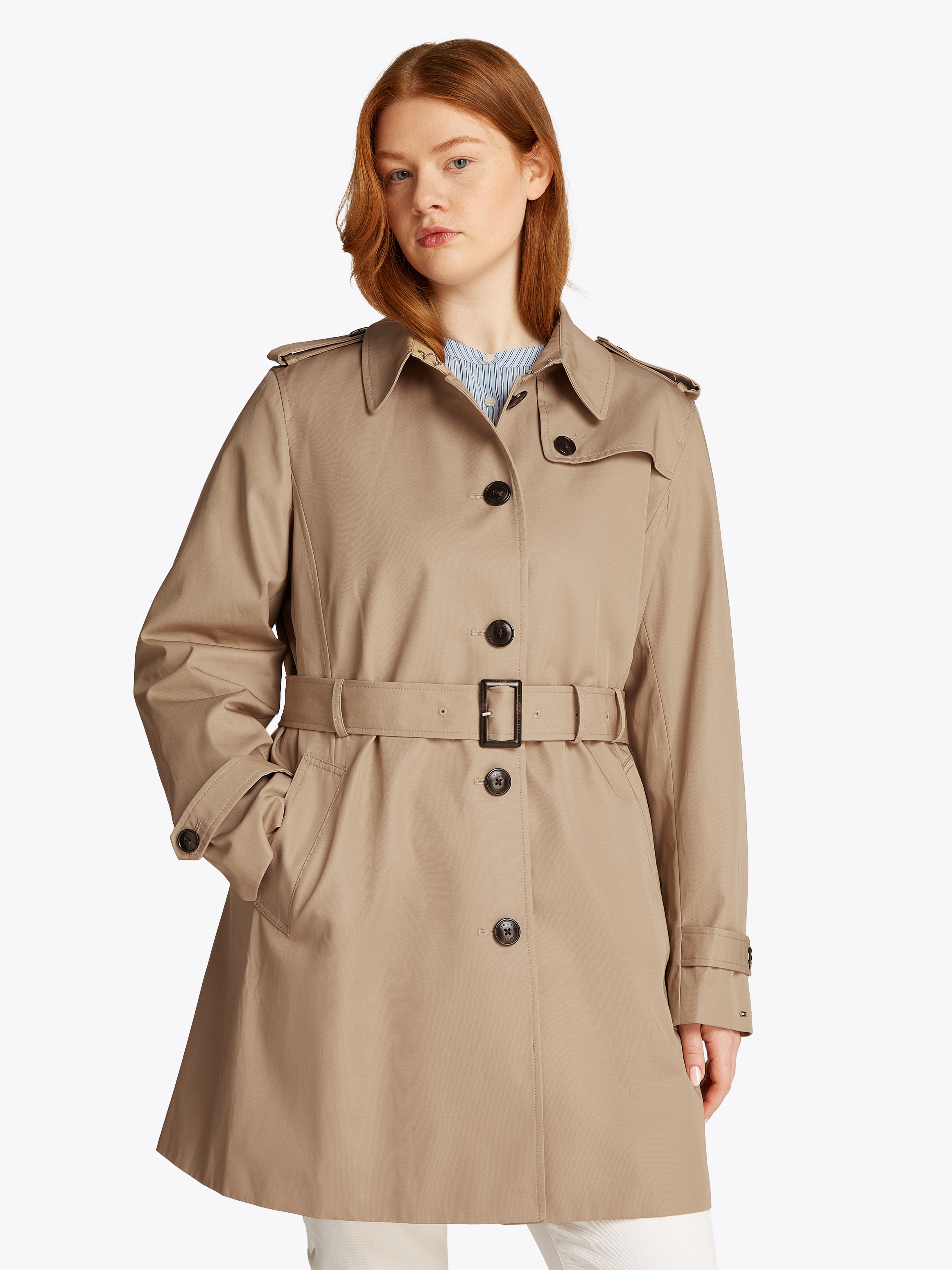 TOMMY HILFIGER Curve Trenchcoat »CRV HERITAGE SB TRENCH«, in Grossen Grössen, Logostickerei am Ärmel,...