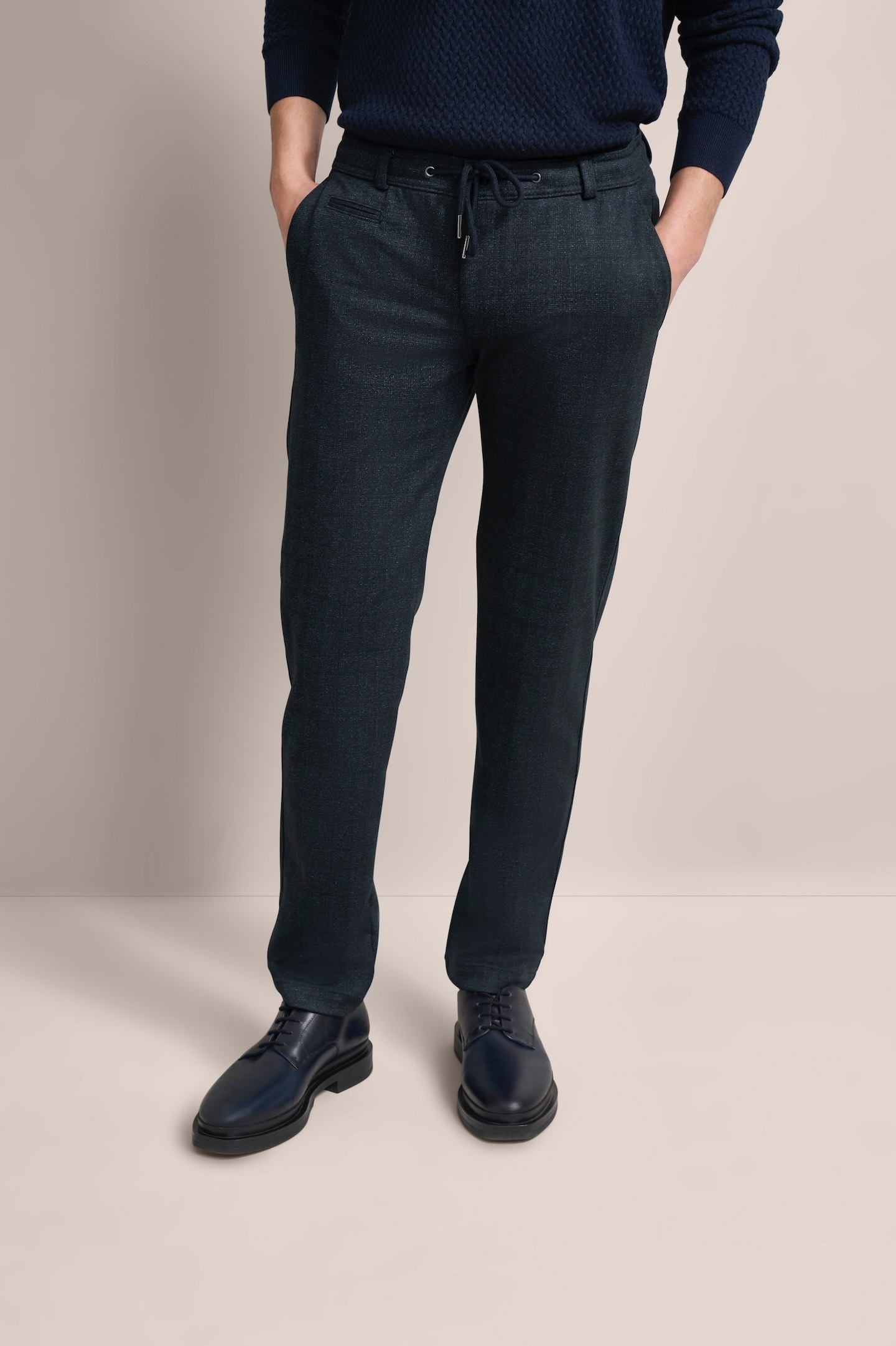 bugatti Chinohose mit dezenter Musterung