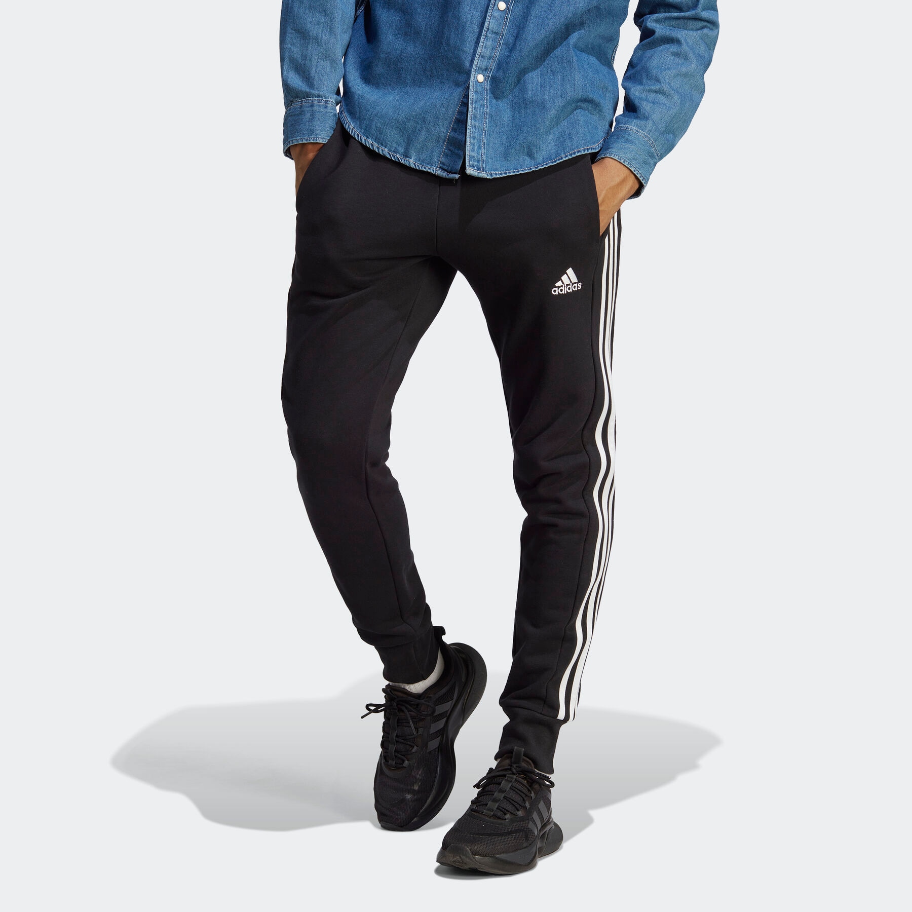 adidas Sportswear Sporthose »ESSENTIALS FRENCH TERRY TAPERED CUFF 3STREIFEN HOSE«, (1 tlg.), weiche Jogginghose