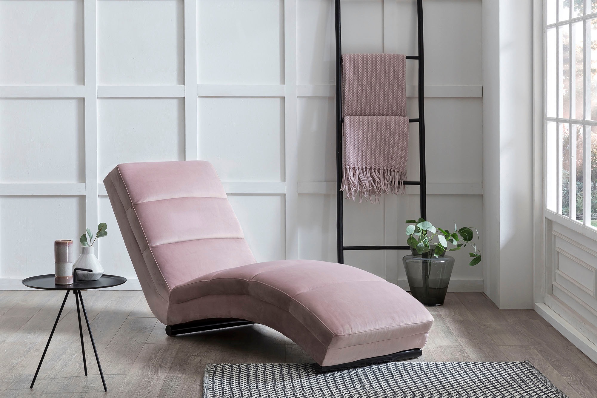 SalesFever Relaxsessel »Komfortable Loungeliege«, Stilvolles Design mit eleganter Quersteppung