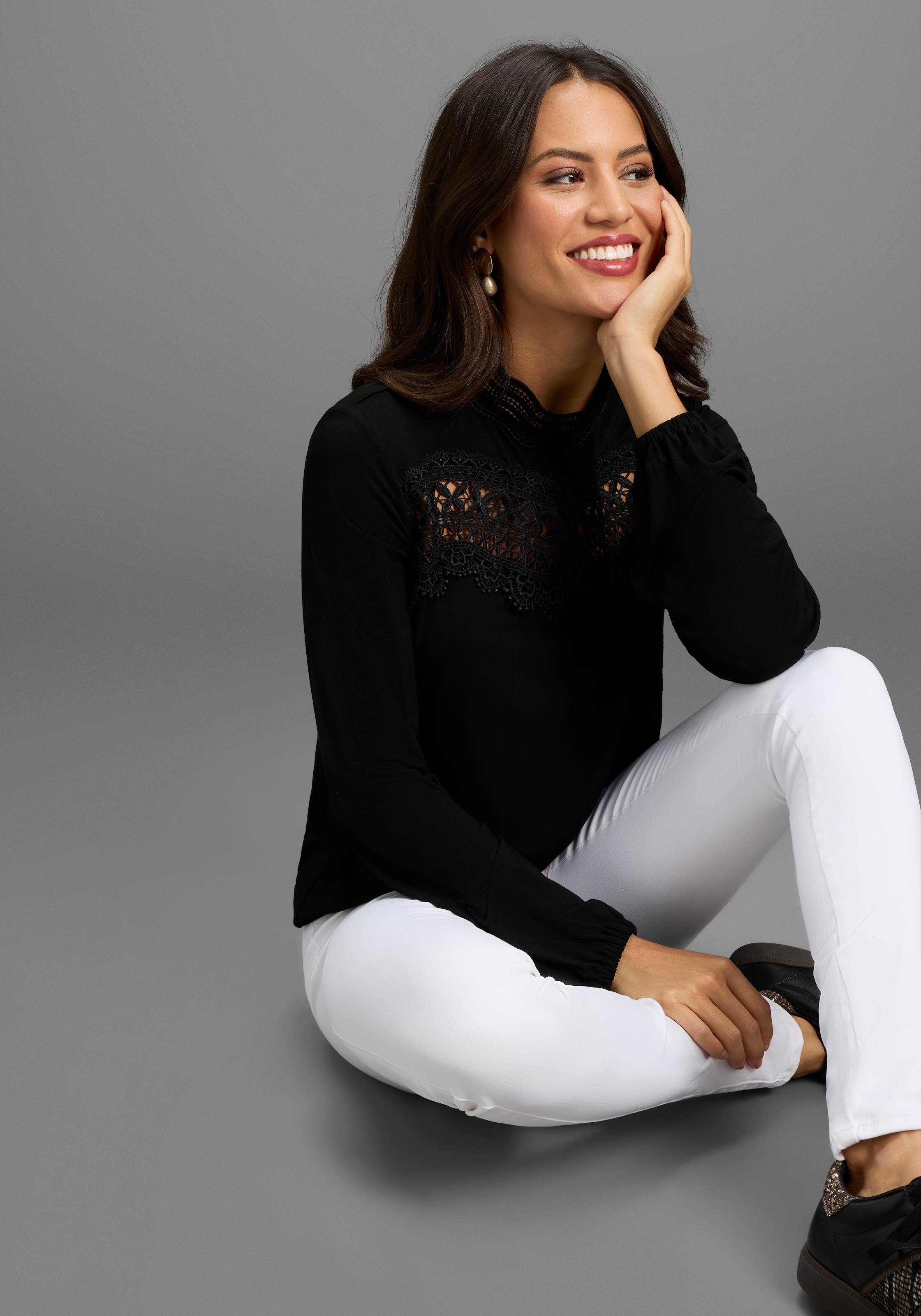Laura Scott Longsleeve, figurumspielend, mit Spitze - NEUE KOLLEKTION