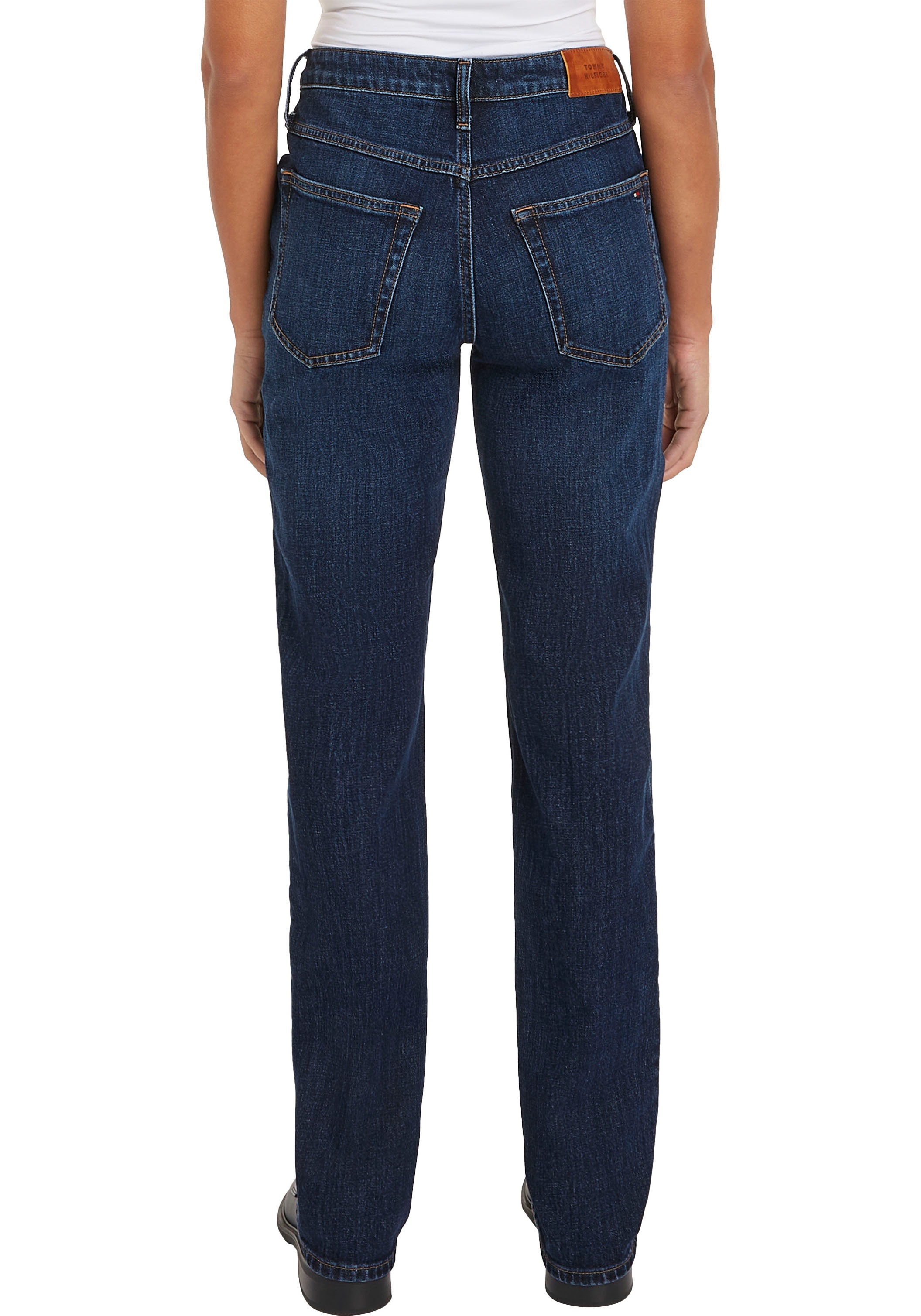 Tommy Hilfiger Straight-Jeans »CLASSIC STRAIGHT RW STAY BLACK«, mit Tommy Hilfger Logo-Badge