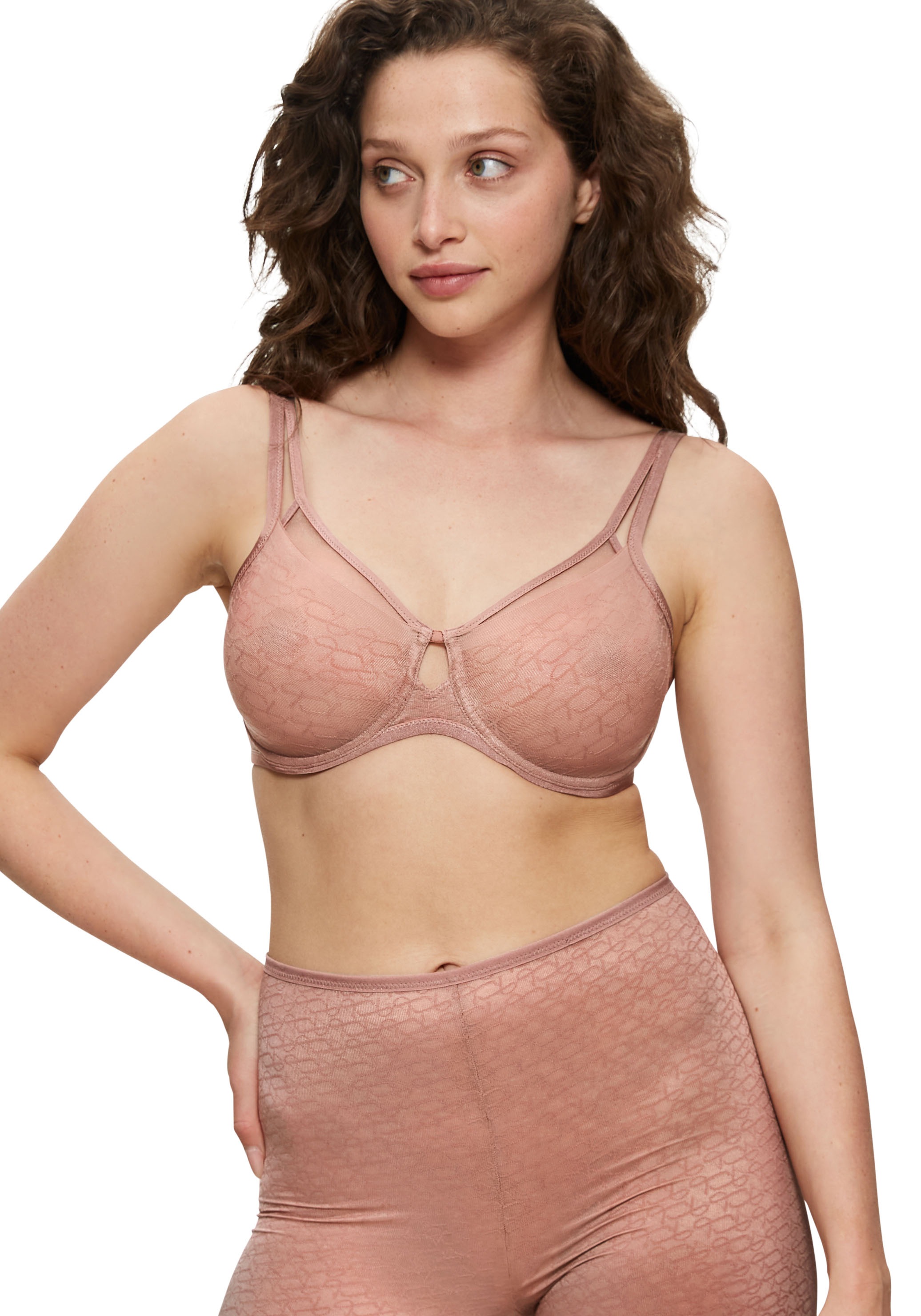 Triumph Minimizer-BH »Signature Sheer« verkleinert die Brust optisch um eine Cup-Grösse, Spitze