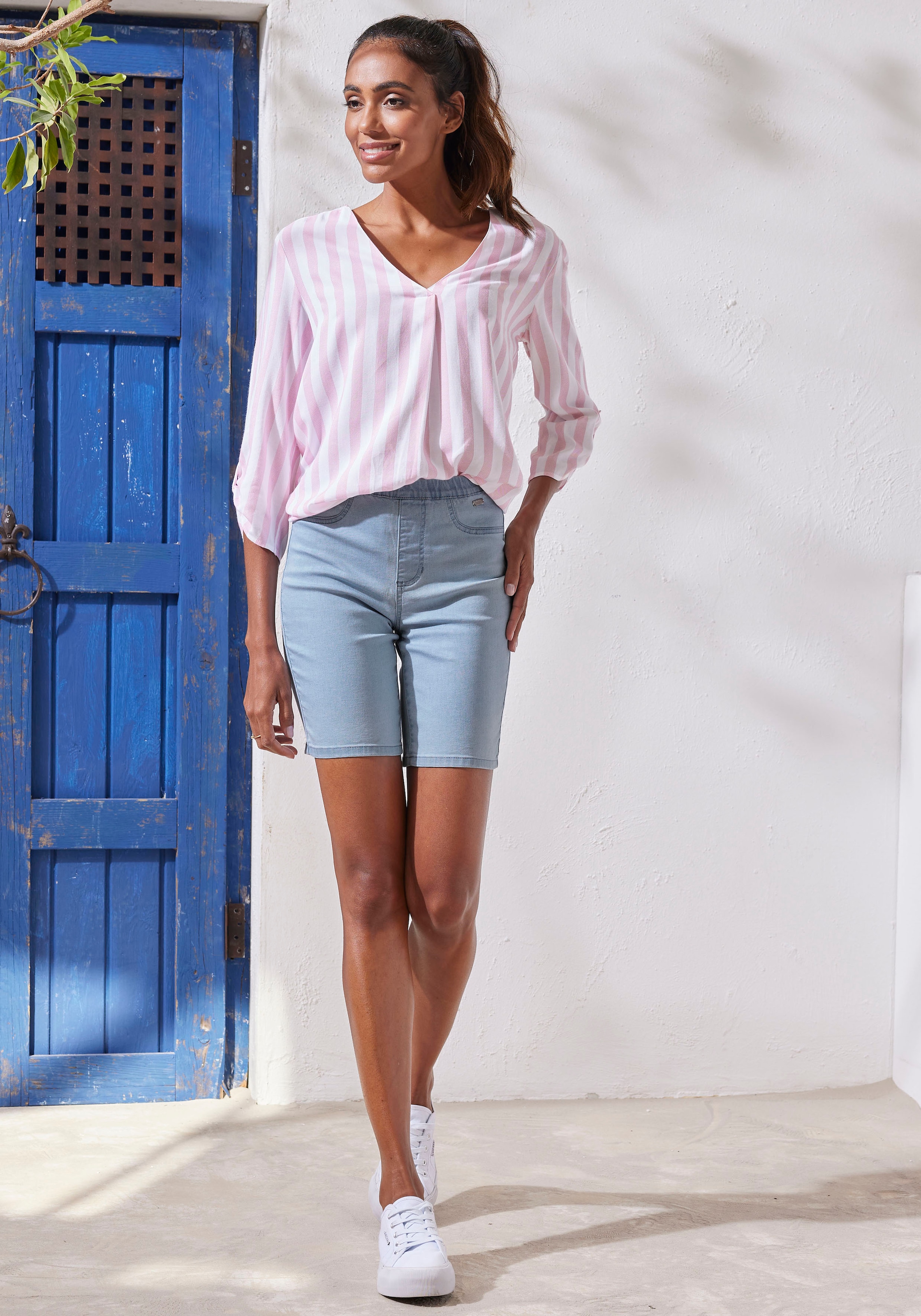 Buffalo Bermudas, im elastischem Denim mit zwei Gesässtaschen
