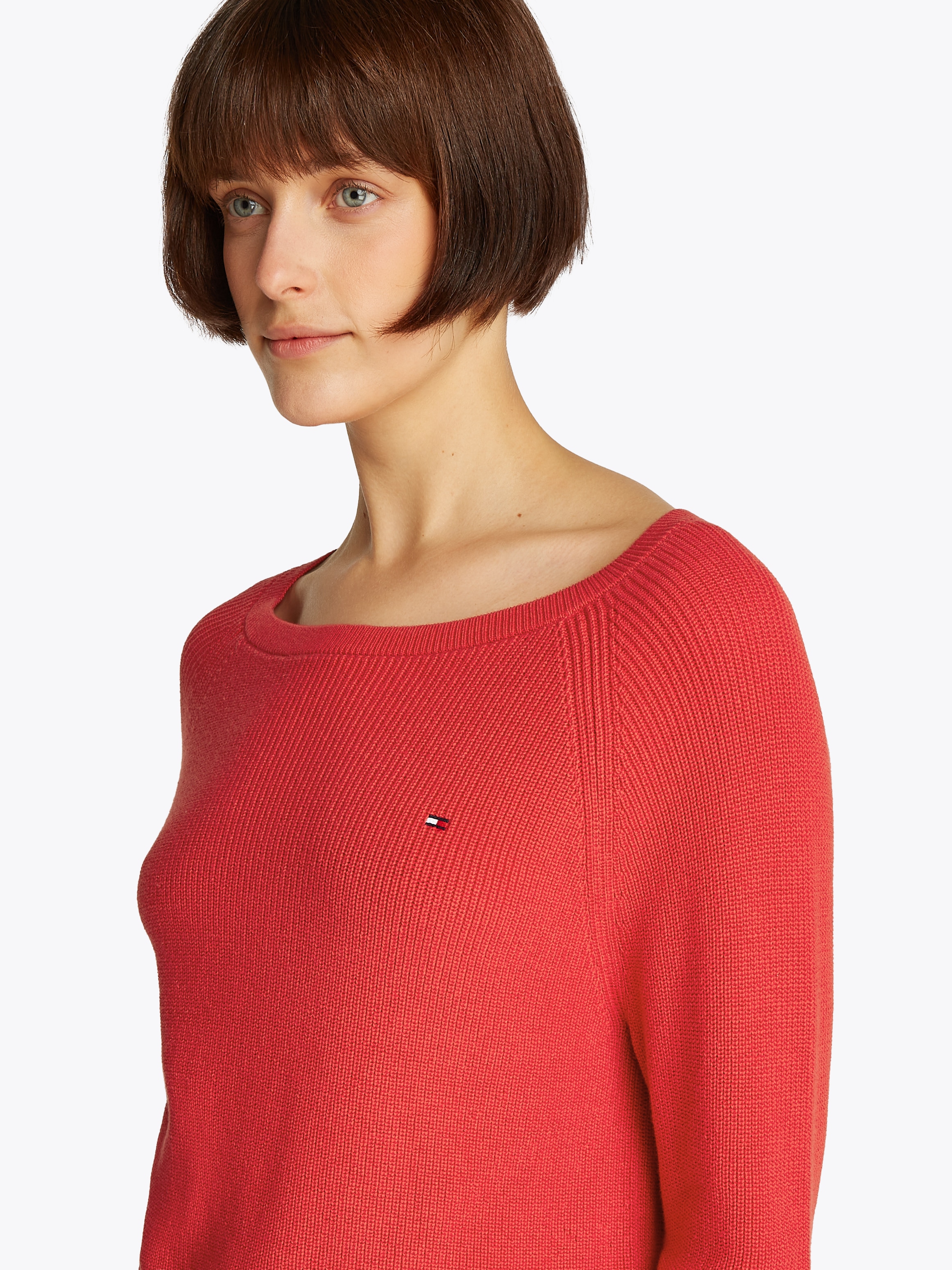 Tommy Hilfiger Strickpullover »CO CARDI FINE GG LS BOAT-NK SWT«, mit Raglanärmel, Logostickerei