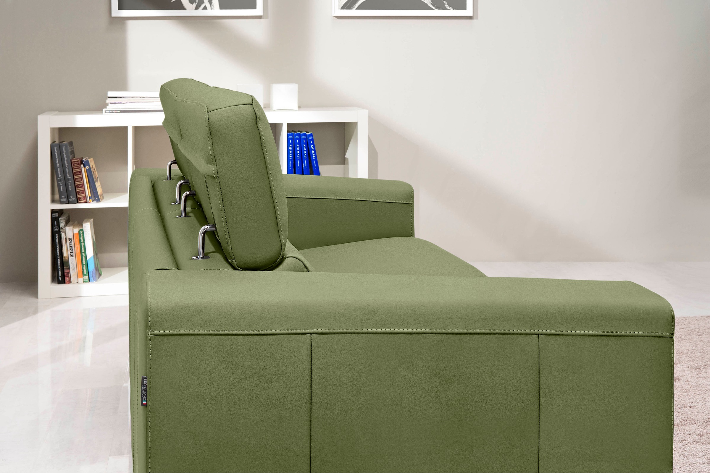 Egoitaliano Schlafsofa »Cabiria, Design und super Sitz- und Liegekomfort«, Sofa inkl. Schlaffunktion, Kopfteile verstellbar, mit Metallfüssen