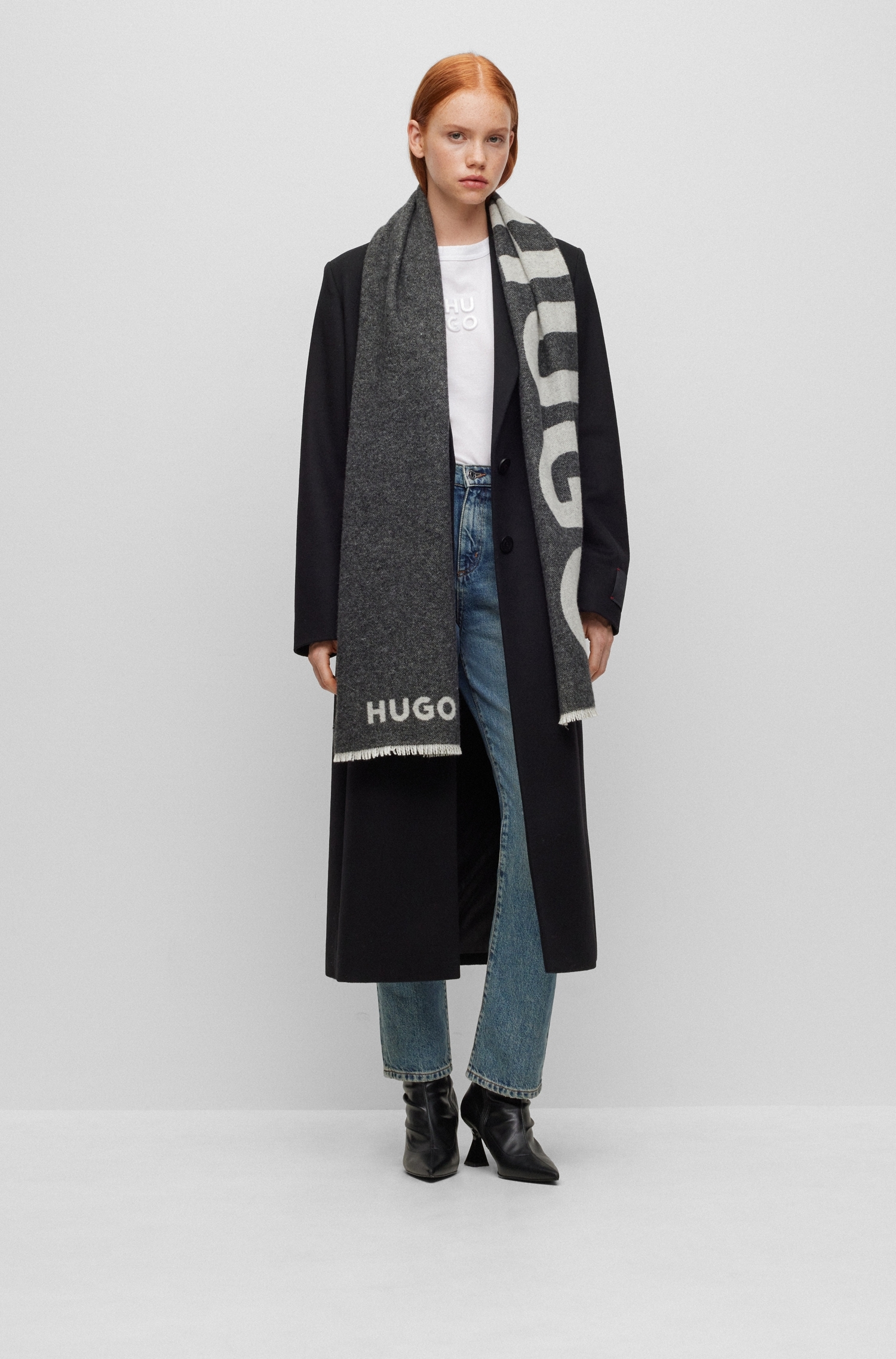 HUGO Schal mit 32 Kontrastfarbenem | cm Jelmoli-Versand Woll-Mix kaufen 200 online Hugo-Logo, x aus »Alexie«