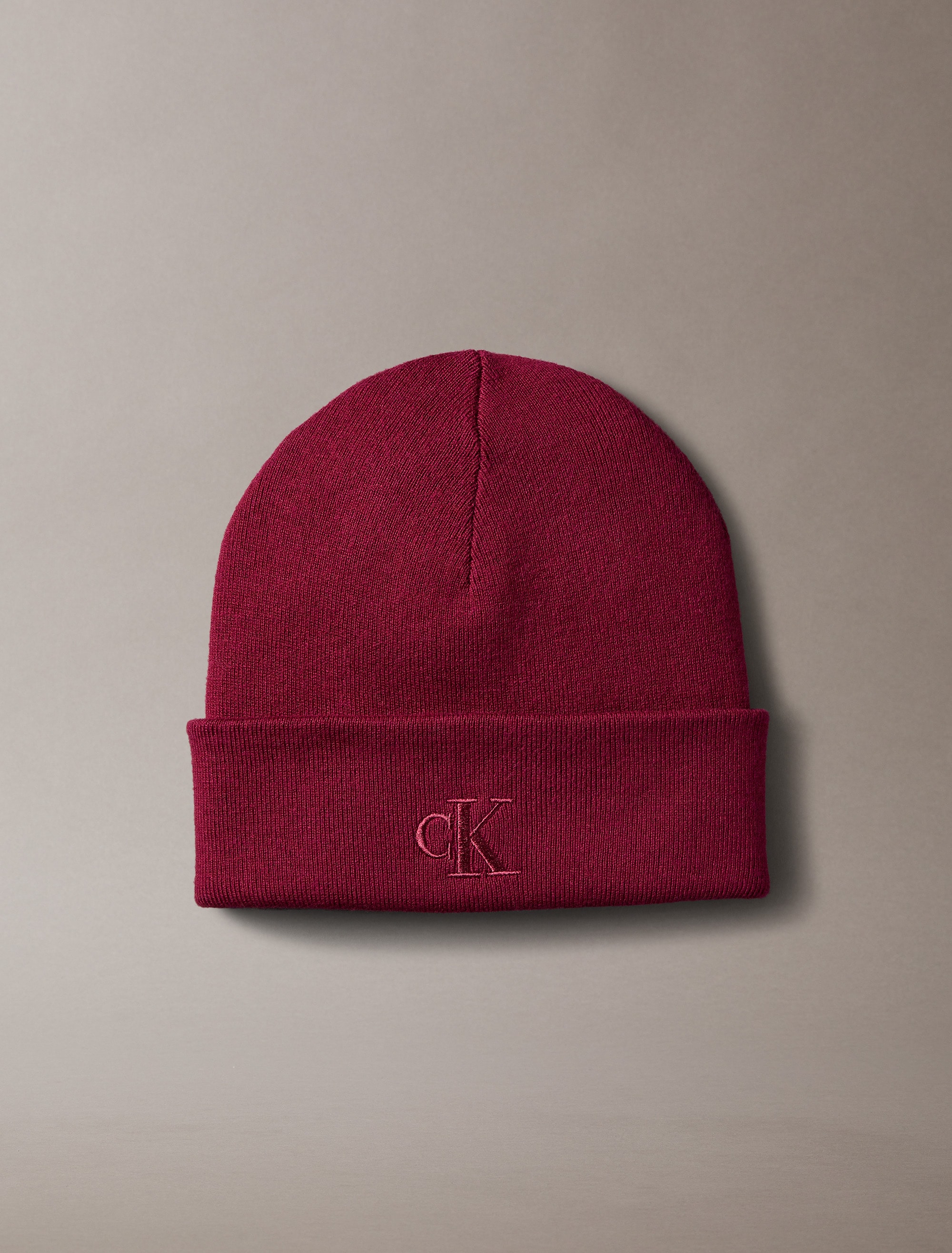 Calvin Klein Strickmütze »CK FINE RIB BEANIE«, Perfekt für den Alltag