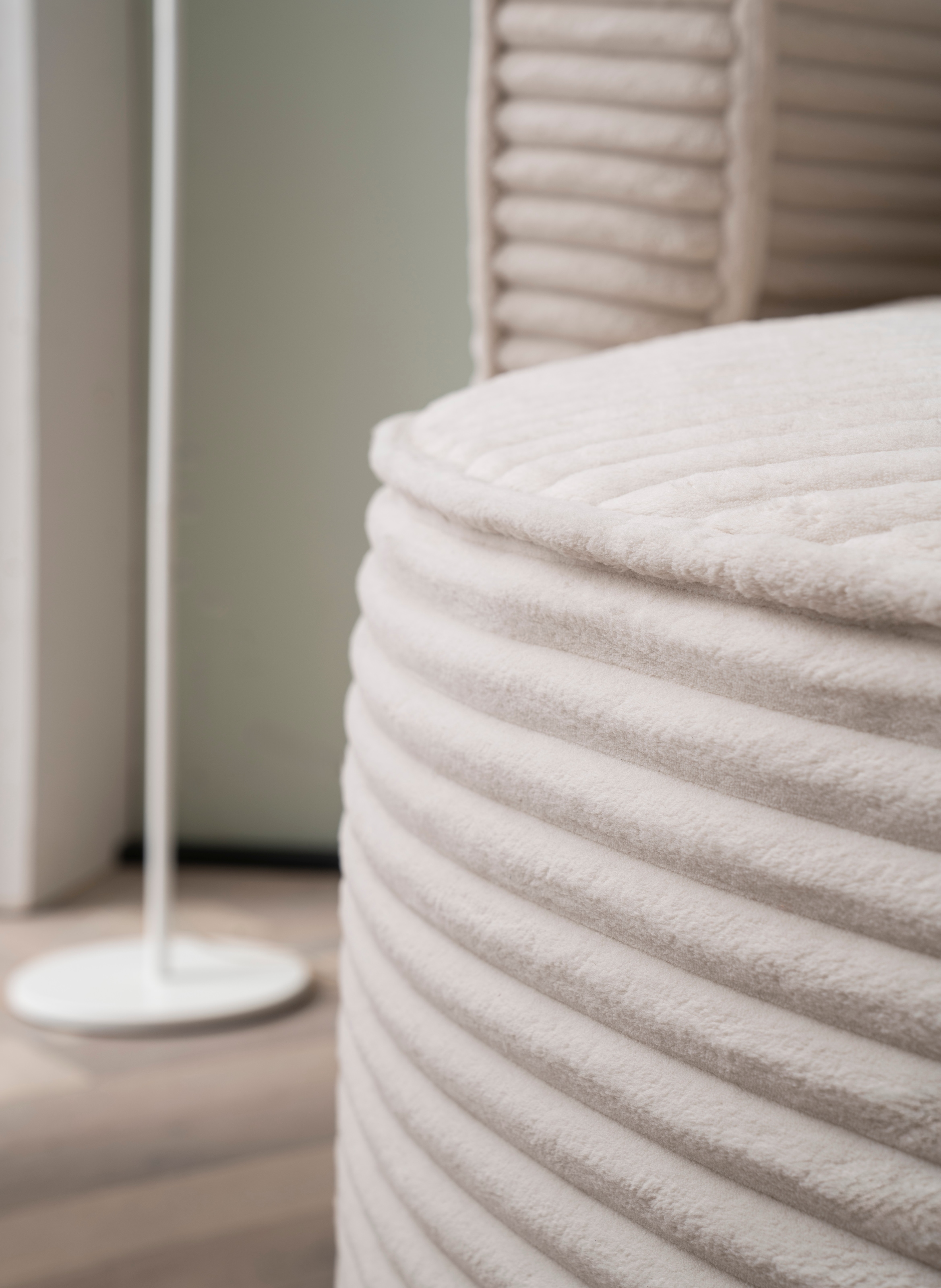 LeGer Home by Lena Gercke XXL-Sessel »Isalie, Lesesessel, Loveseat, inklusive Zierkissen«, extra grosse Sitzfläche, optional mit Hocker, Cord, Samt, Bouclé