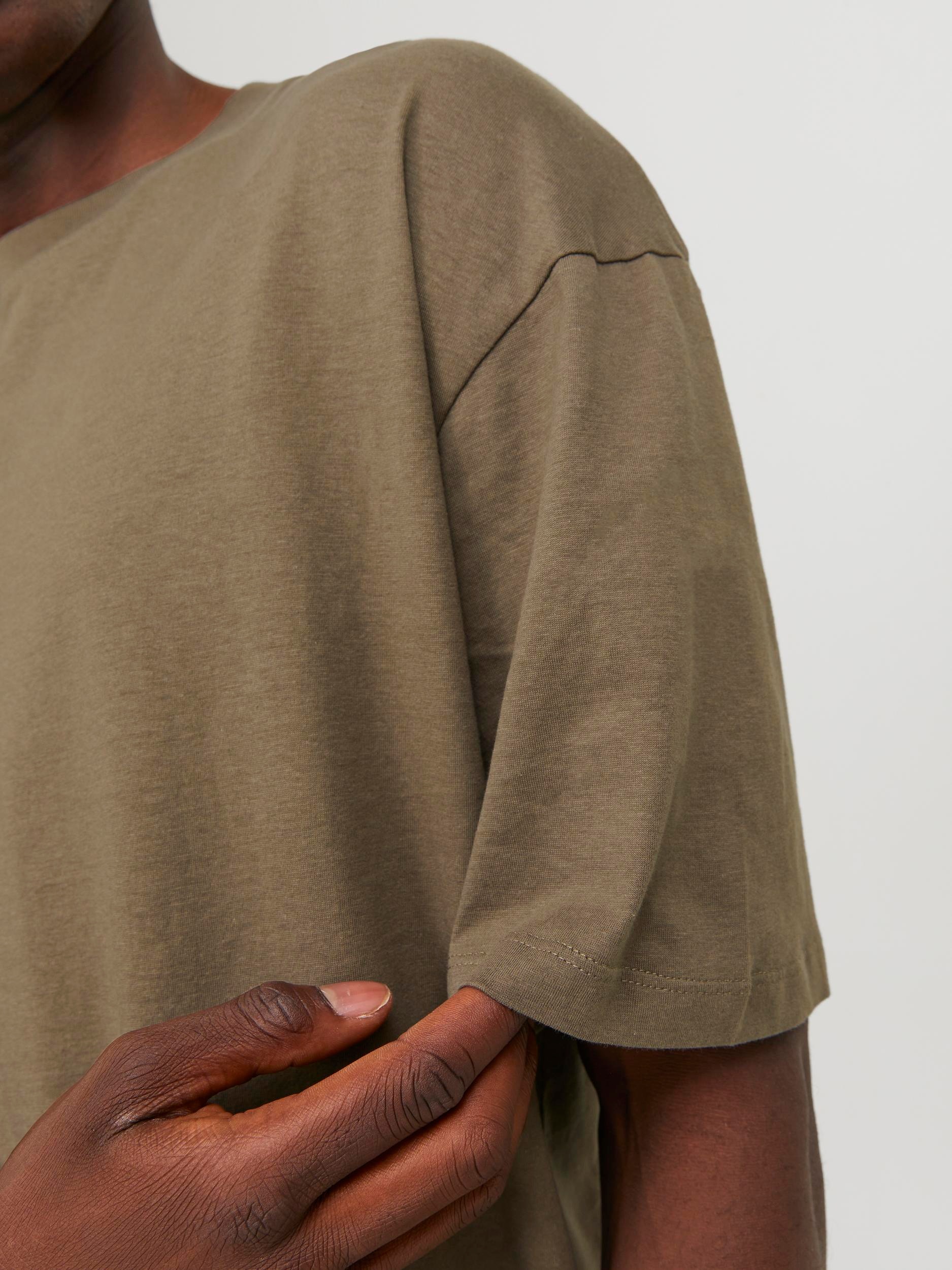 Jack & Jones Oversize-Shirt »JJEBRADLEY Oversize T-Shirt mit klassischem Rundhalsausschnitt«, mit gekämmten Jersey
