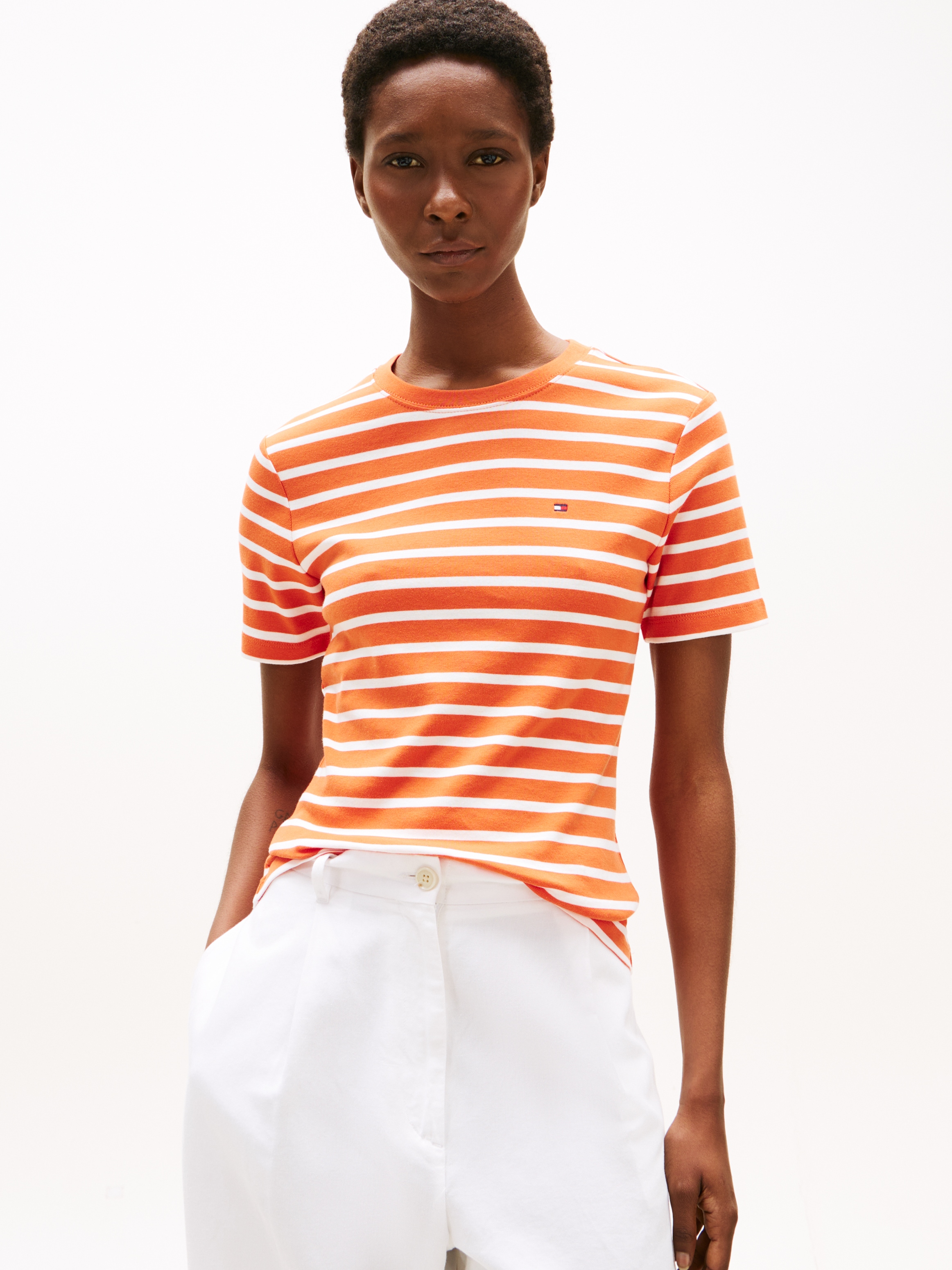 Tommy Hilfiger T-Shirt »SLIM CODY C-NK SS«, mit Logostickerei