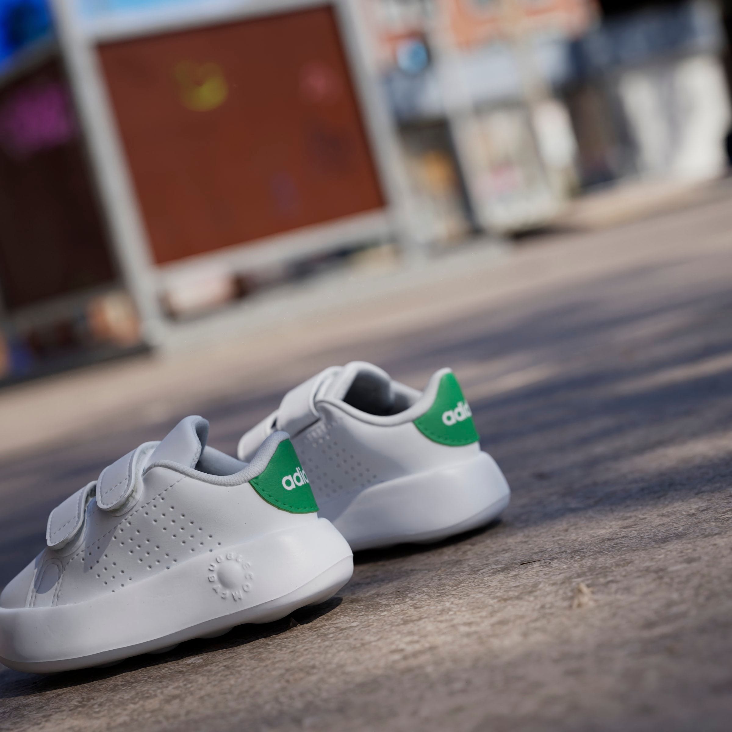 adidas Sportswear Klettschuh »ADVANTAGE KIDS«, Design auf den Spuren des adidas Stan Smith, für Kinder
