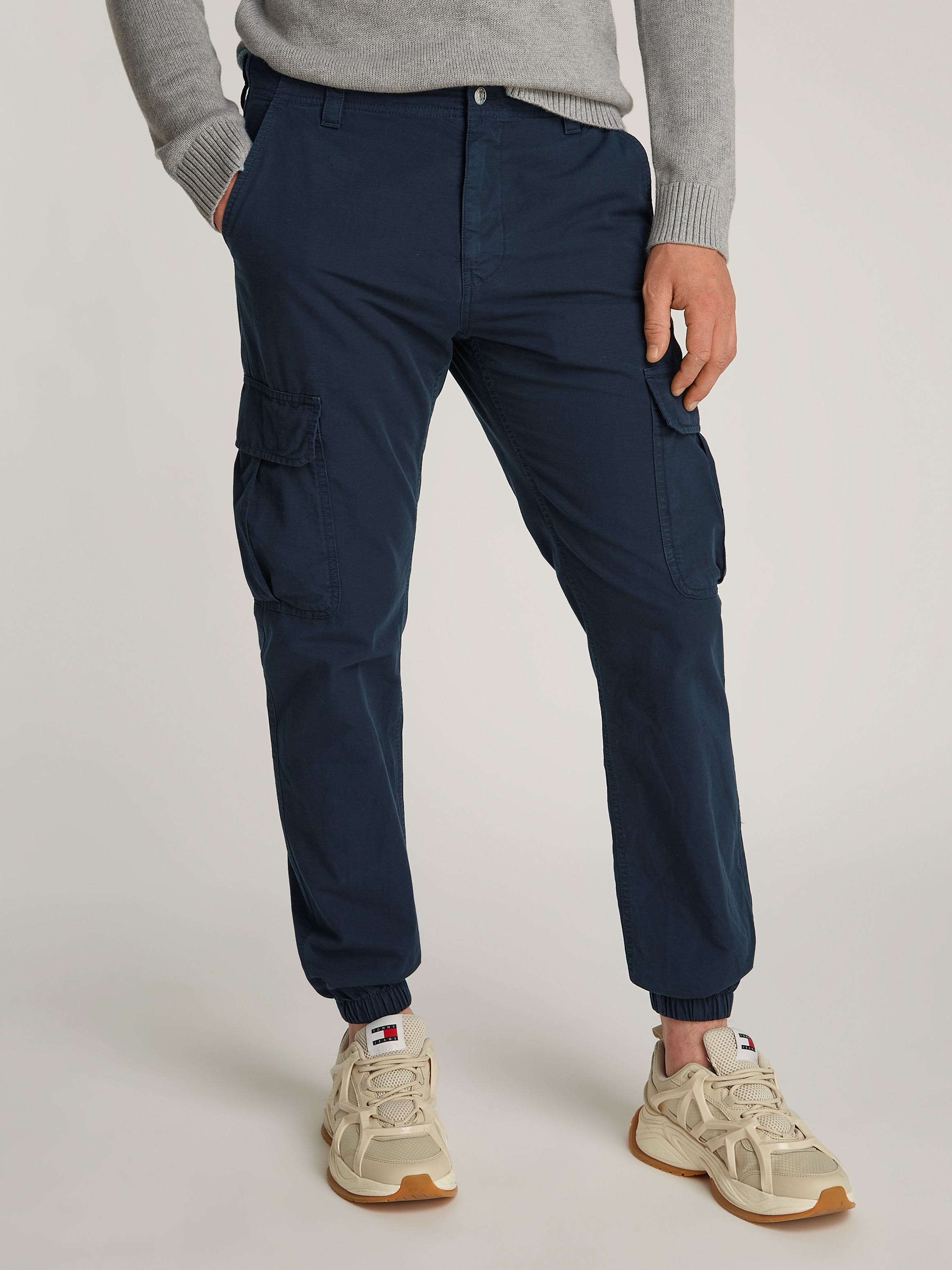 Tommy Jeans Cargohose »TJM RYAN CARGO« mit Logostickerei