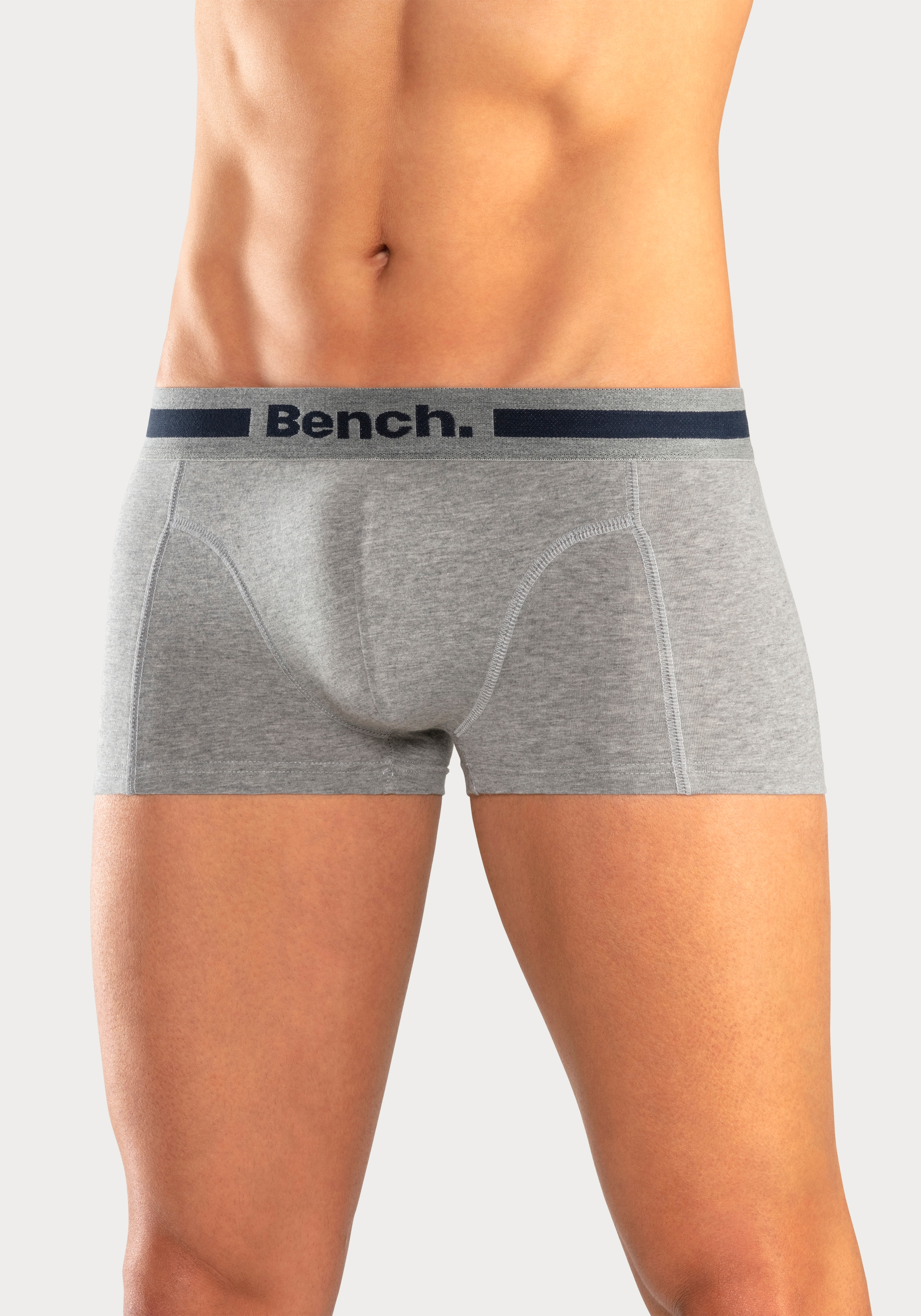 Bench. Boxershorts, (Packung, 4 St.), in Hipster-Form mit Overlock-Nähten  vorn online kaufen | Jelmoli-Versand