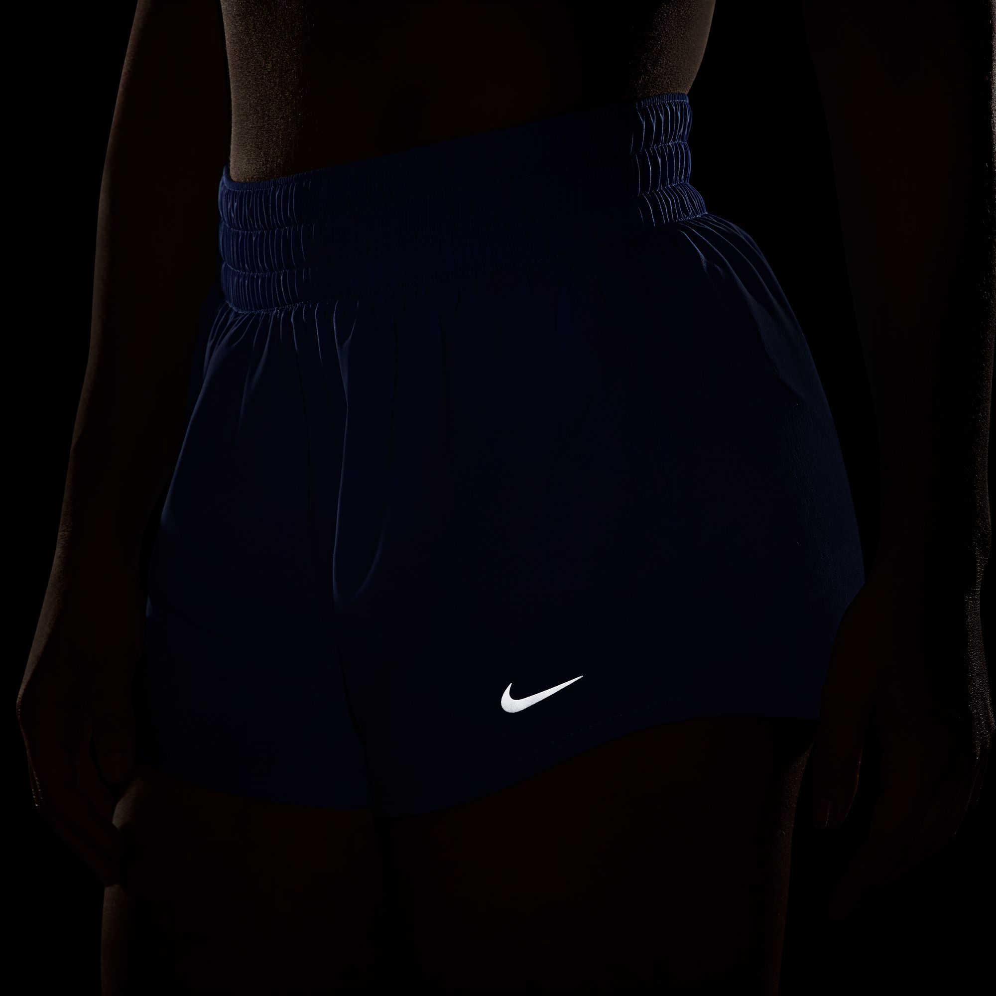 Nike Trainingsshorts »DRI-FIT ONE WOMEN'S MID-RISE BRIEF-LINED SHORTS«