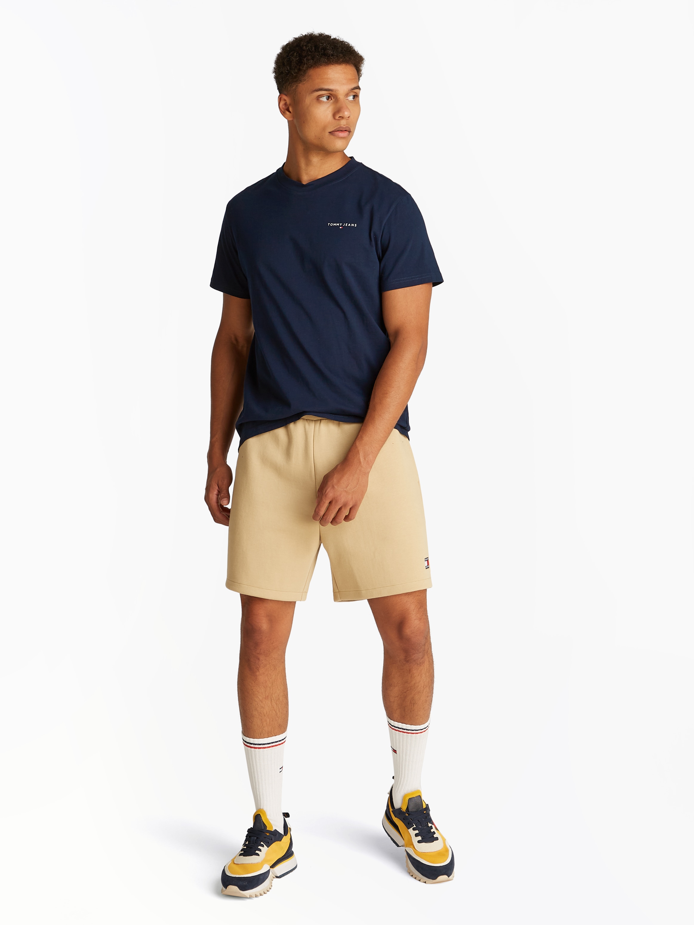 Tommy Jeans T-Shirt »TJM SLIM LINEAR CHEST SS TEE EXT«, mit Logodruck