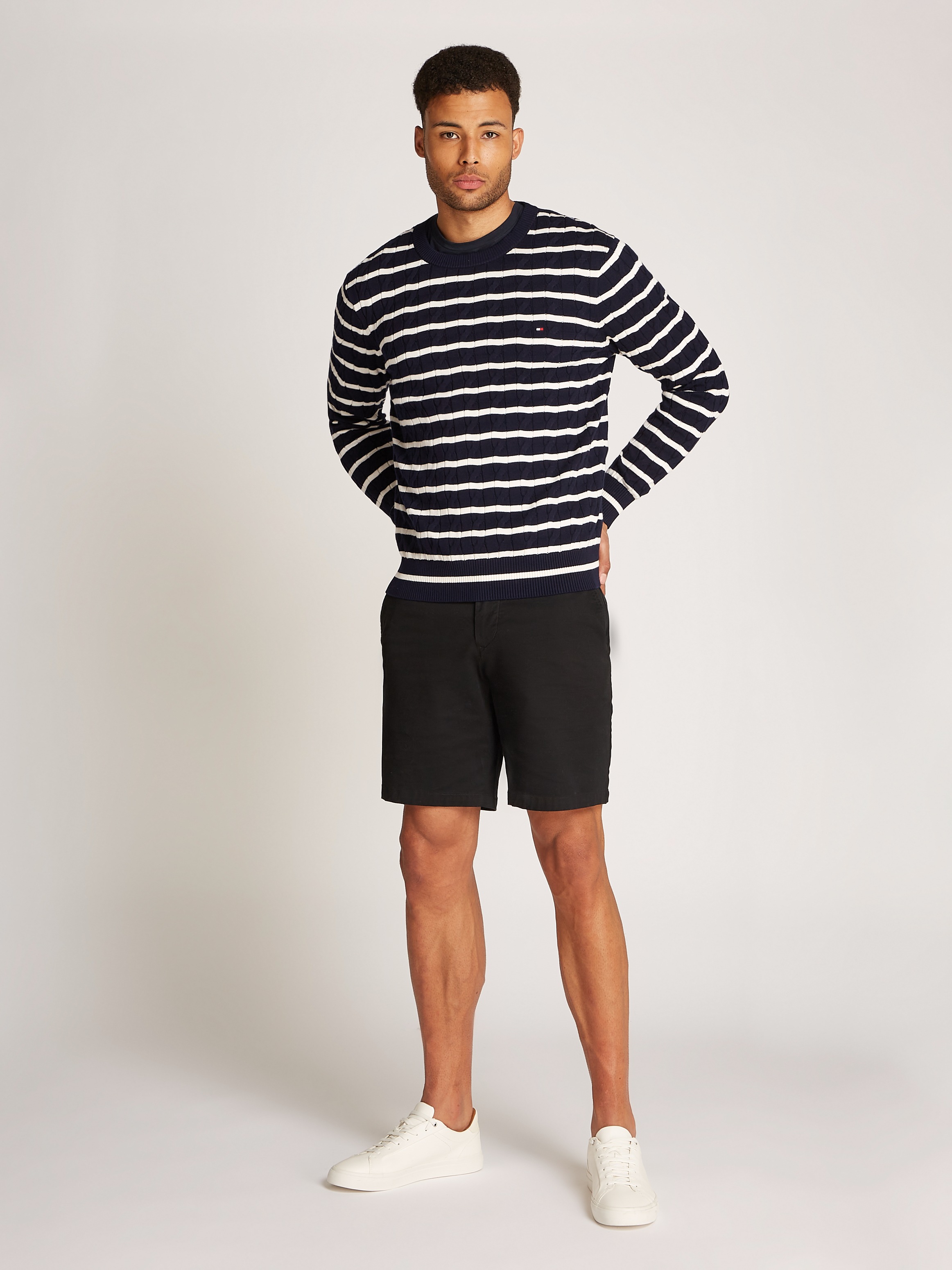 Tommy Hilfiger Strickpullover »CLASSIC CABLE CREW NECK mit Strukturstrick und Flaglabel«, unifarben, casual, regular fit, Baumwolle, Rundhals