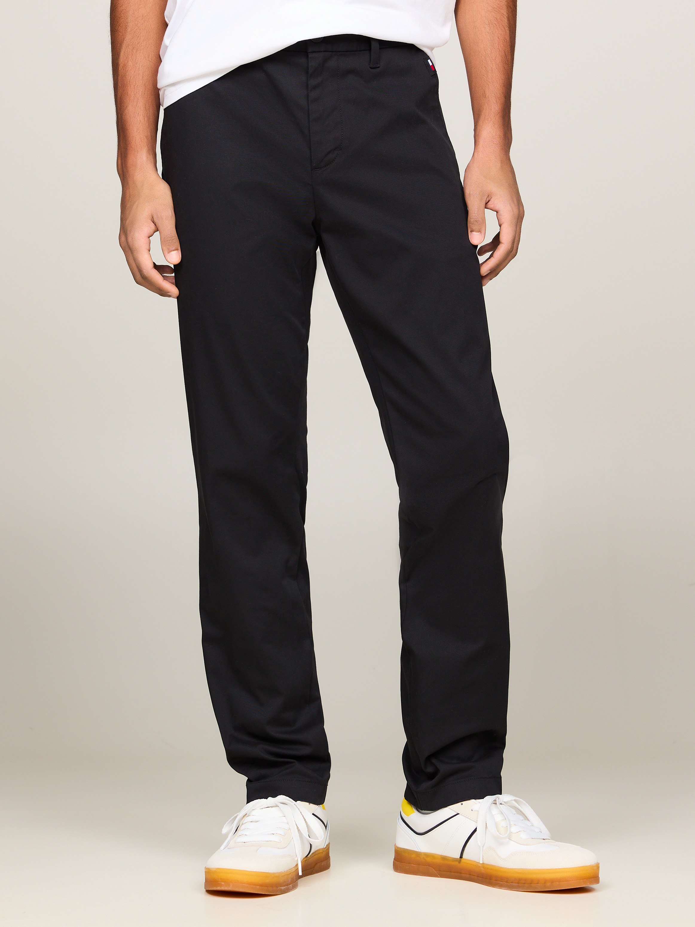 Tommy Jeans Chinohose »TJM AUSTIN LIGHTWEIGHT CHINO«, mit Logopatch