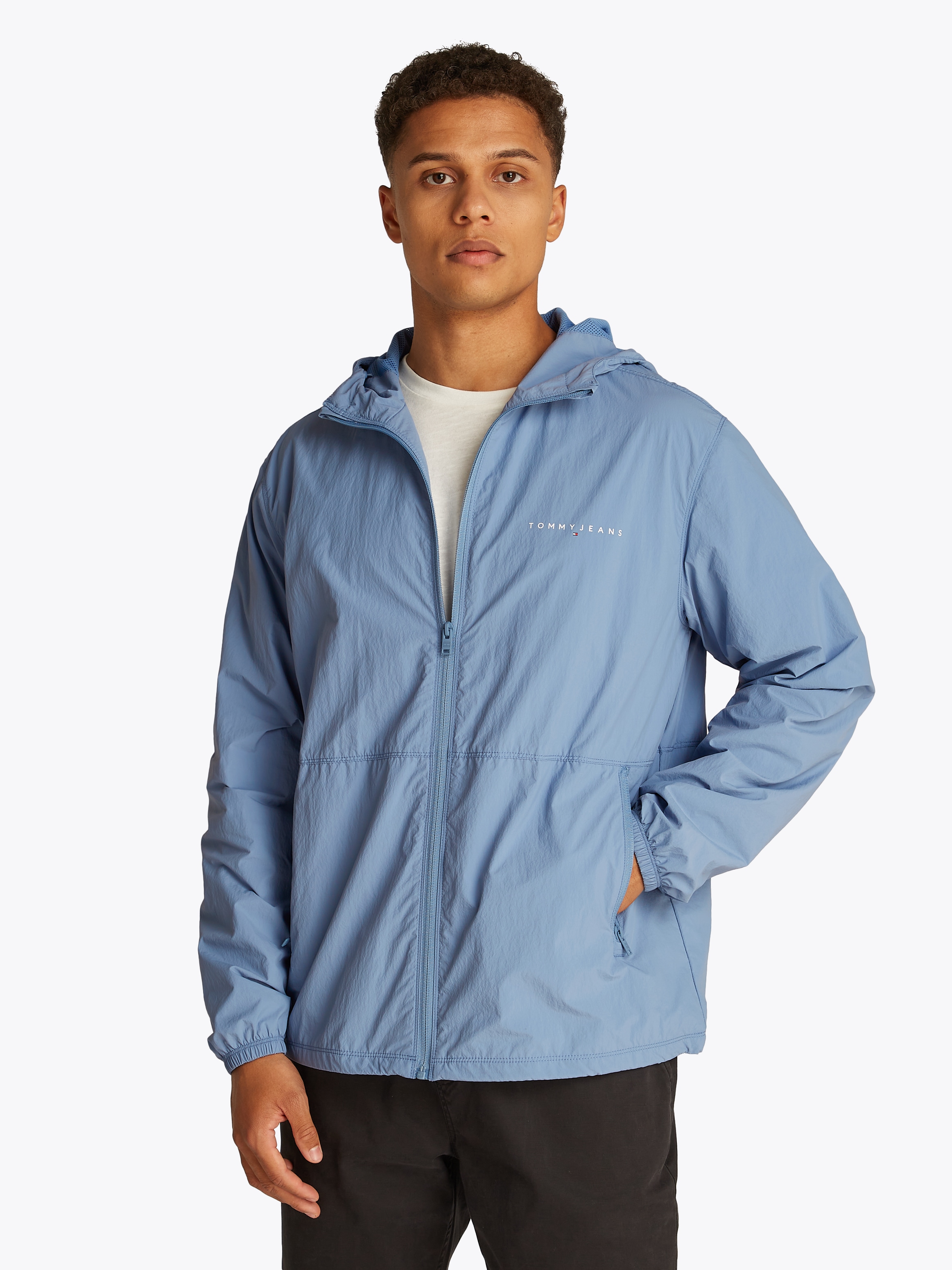 TOMMY JEANS Windbreaker »TJM WINDBREAKER EXT«, mit Kapuze, Mit Rundhalsausschnitt